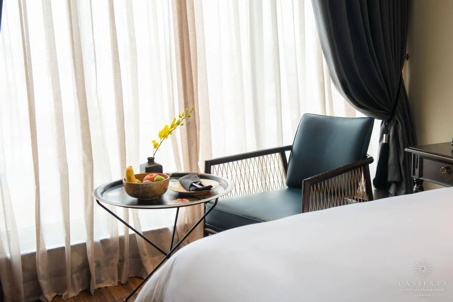 Seating area, Bed in La Siesta Classic Ma May