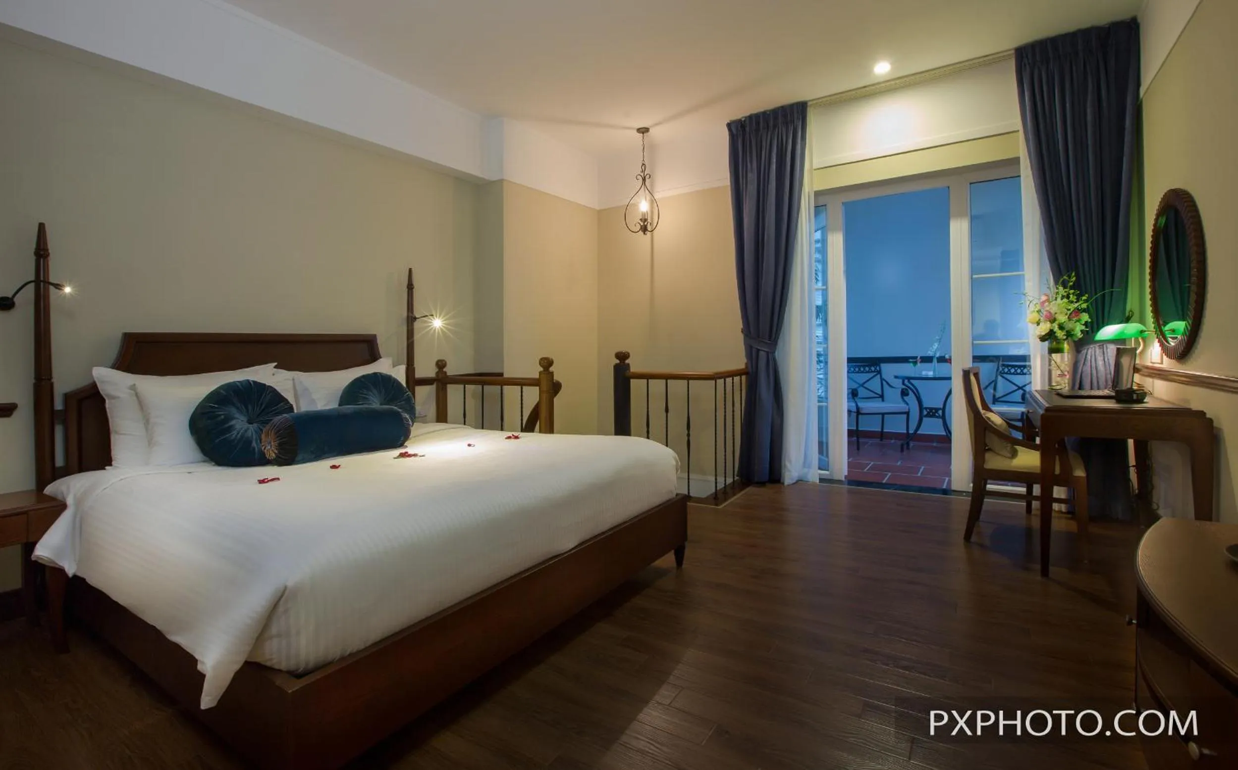 Bedroom, Bed in La Siesta Classic Ma May