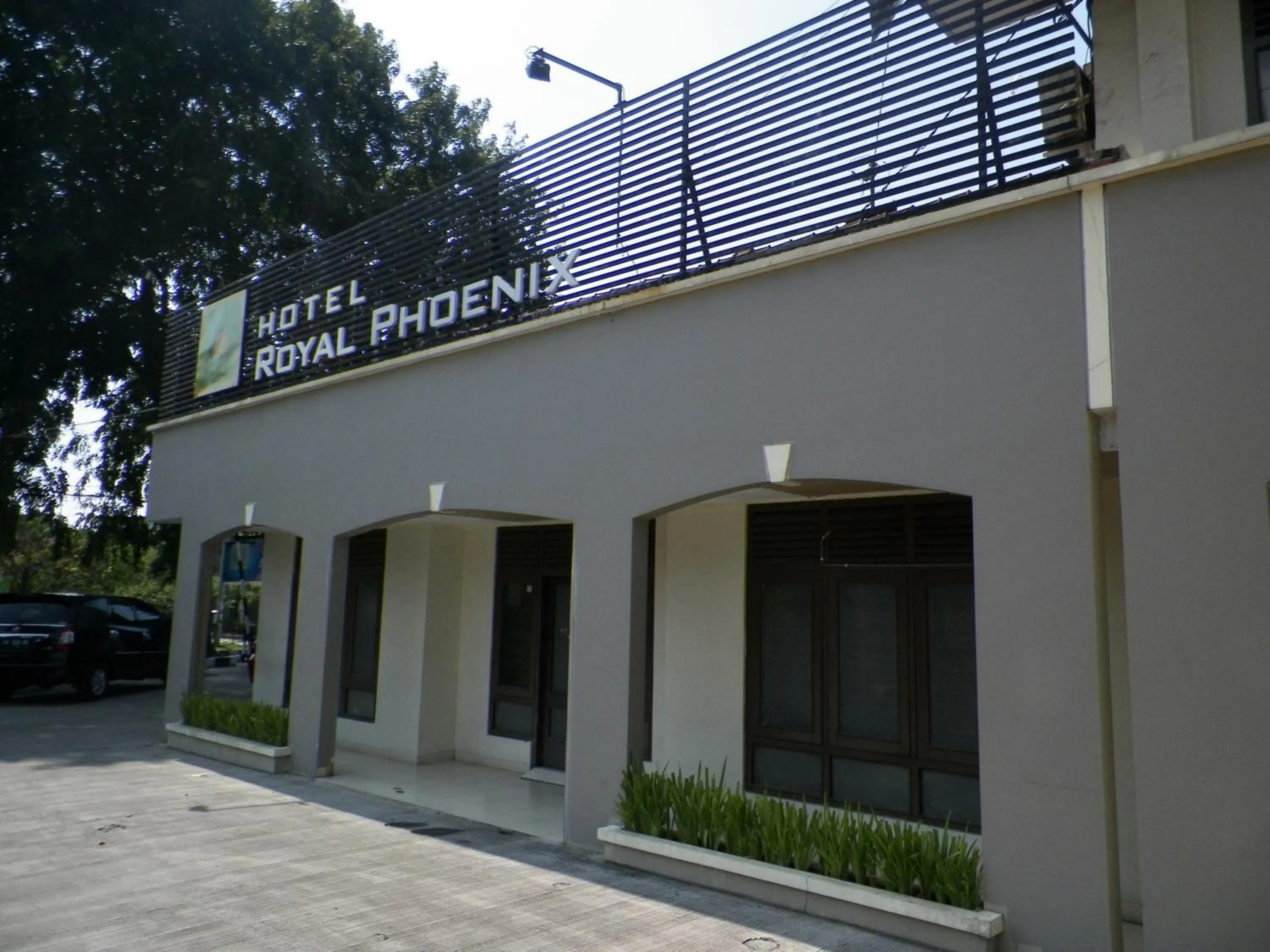 Facade/entrance in RedDoorz At Jalan Sriwijaya Semarang