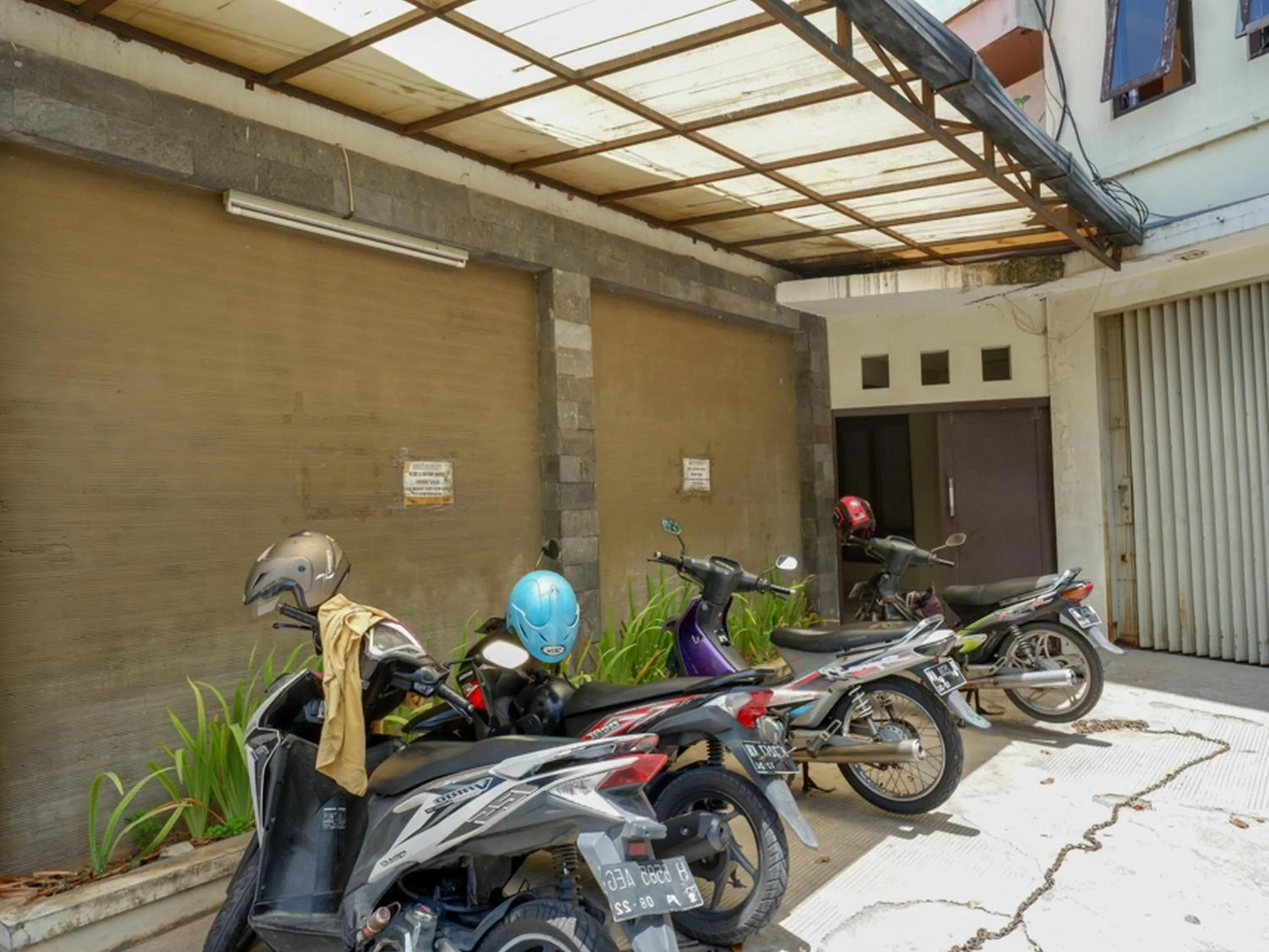 RedDoorz At Jalan Sriwijaya Semarang