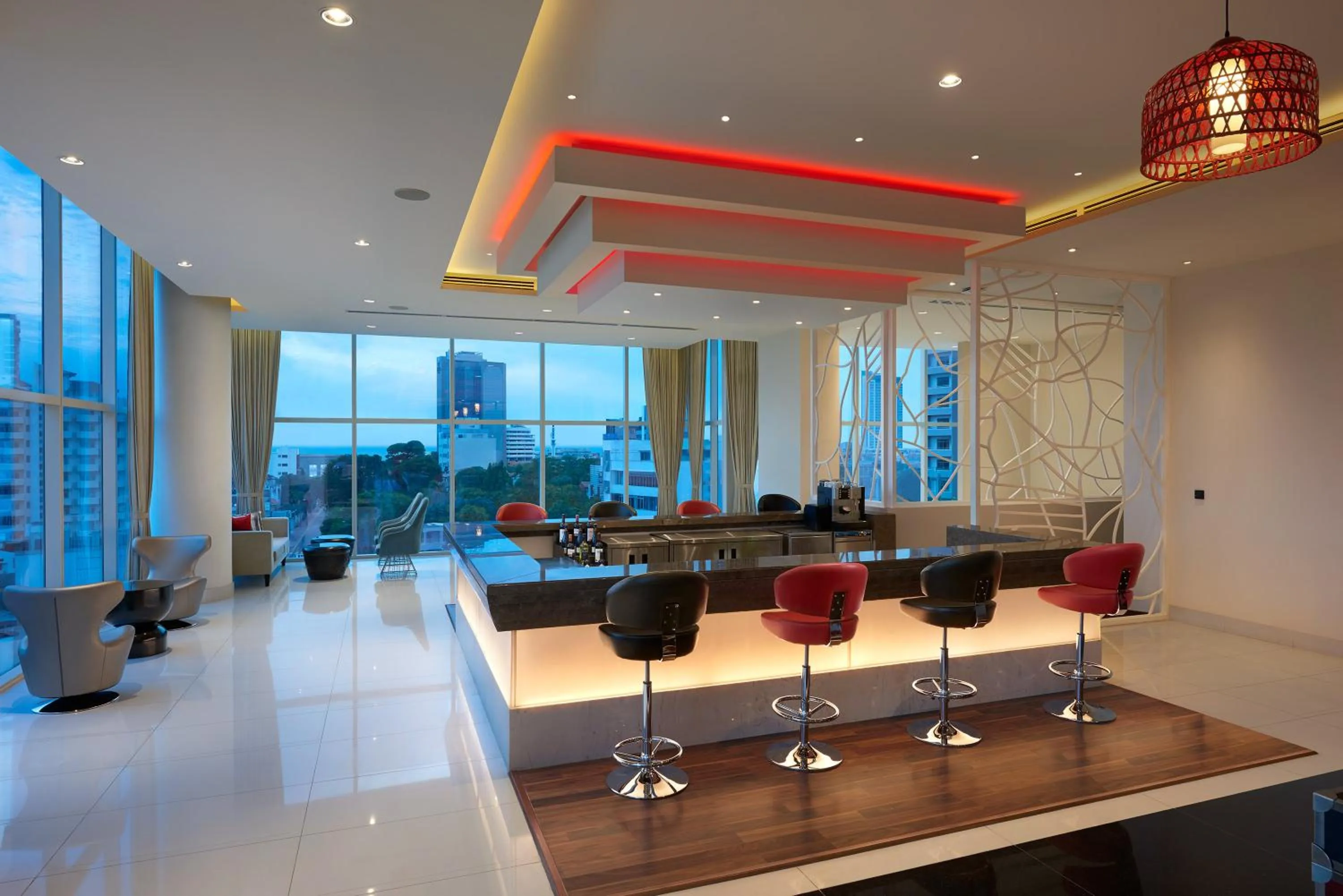 Lobby or reception in Cinnamon Red Colombo