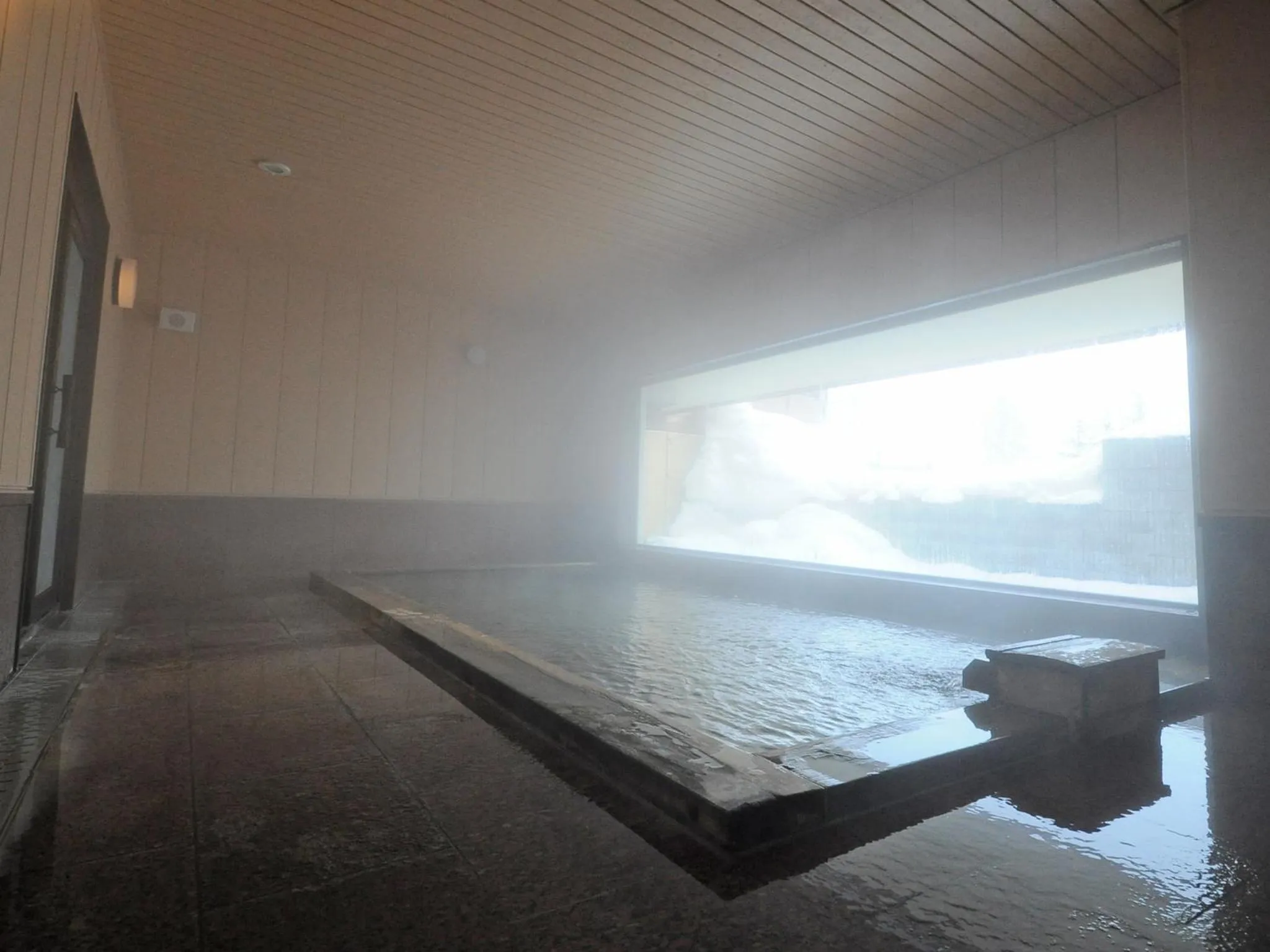 Hot Tub in Niseko Park Hotel