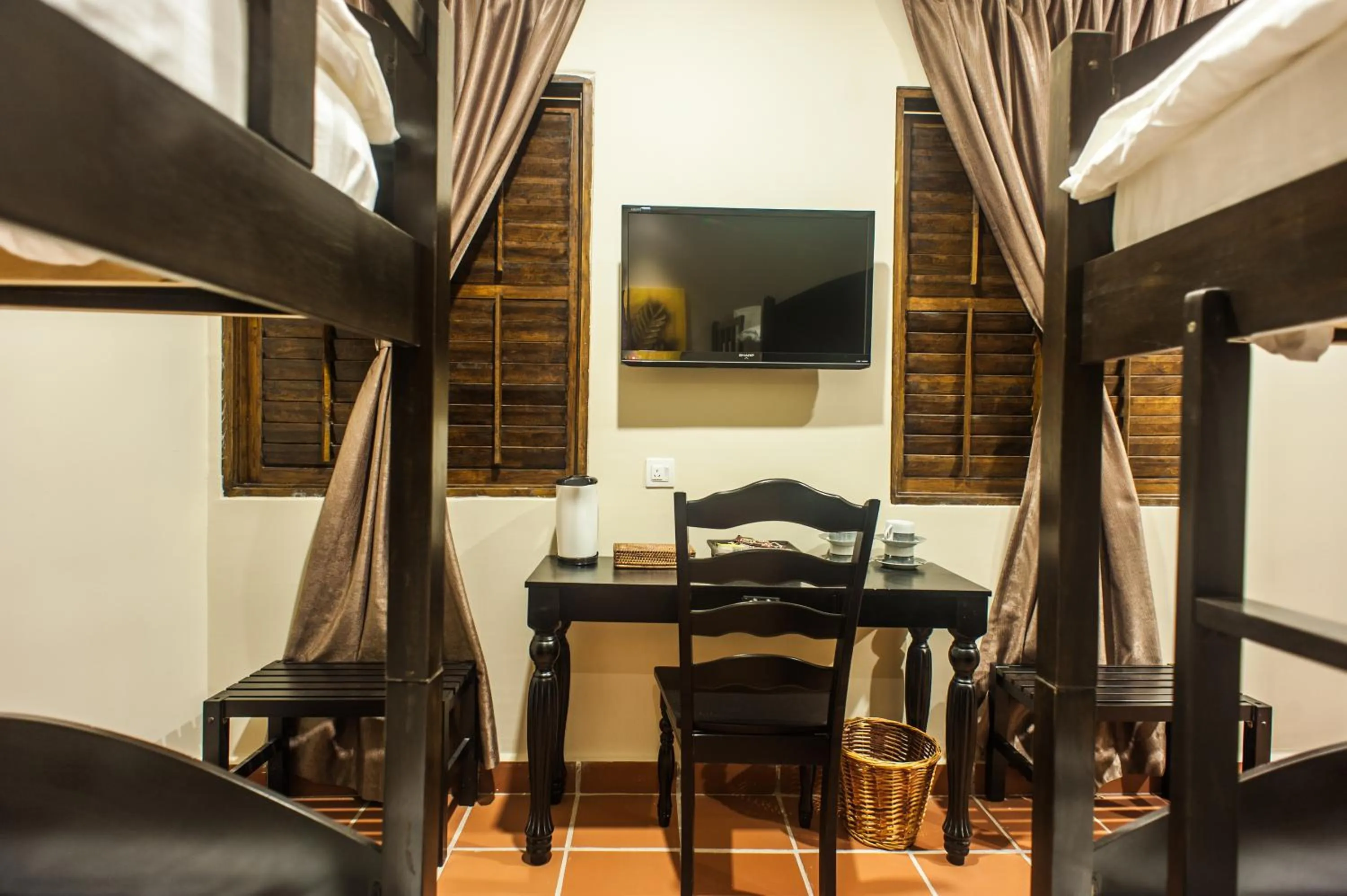 TV and multimedia in Armenian Suite Hotel