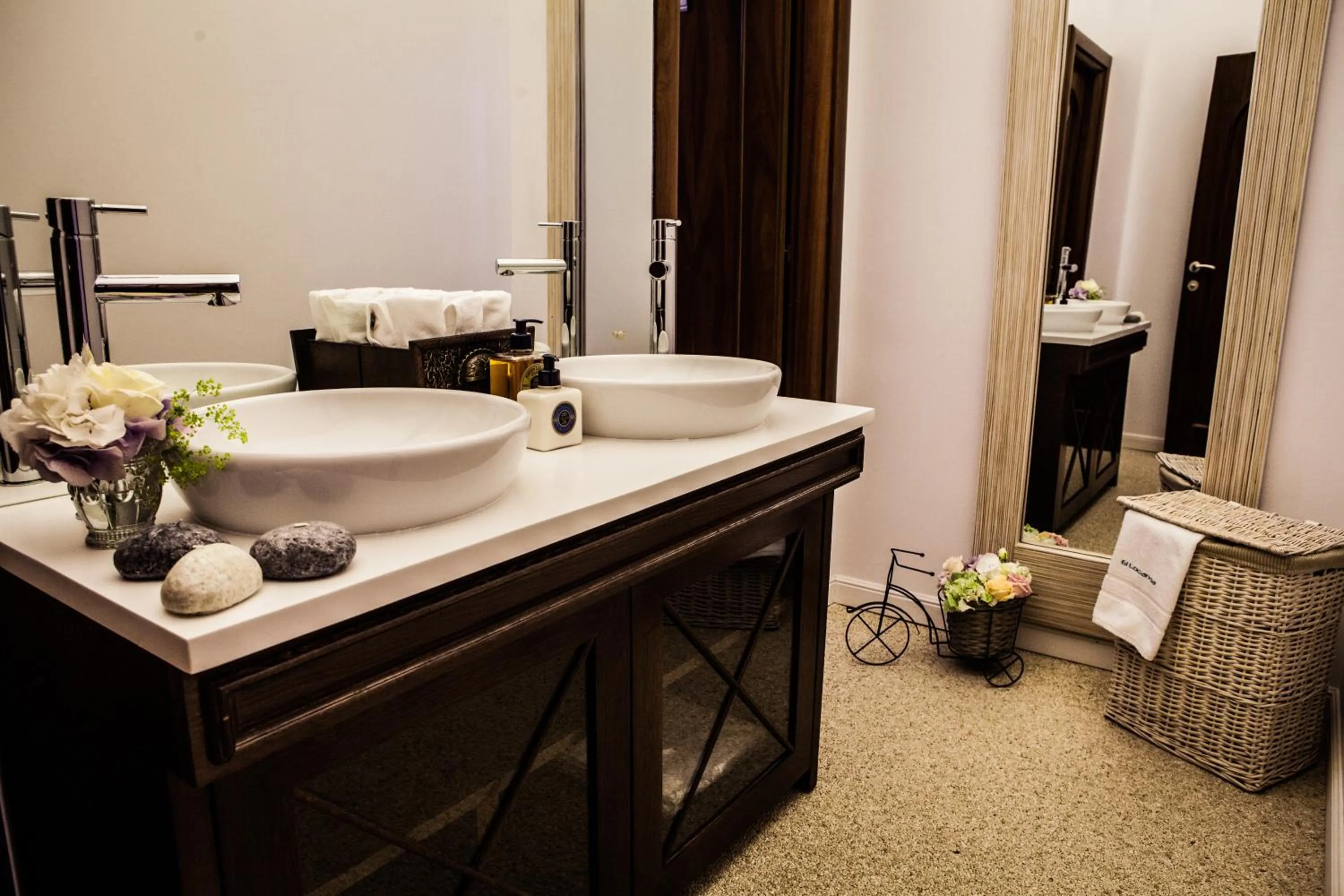 Bathroom in El Locanda Boutique Hotel