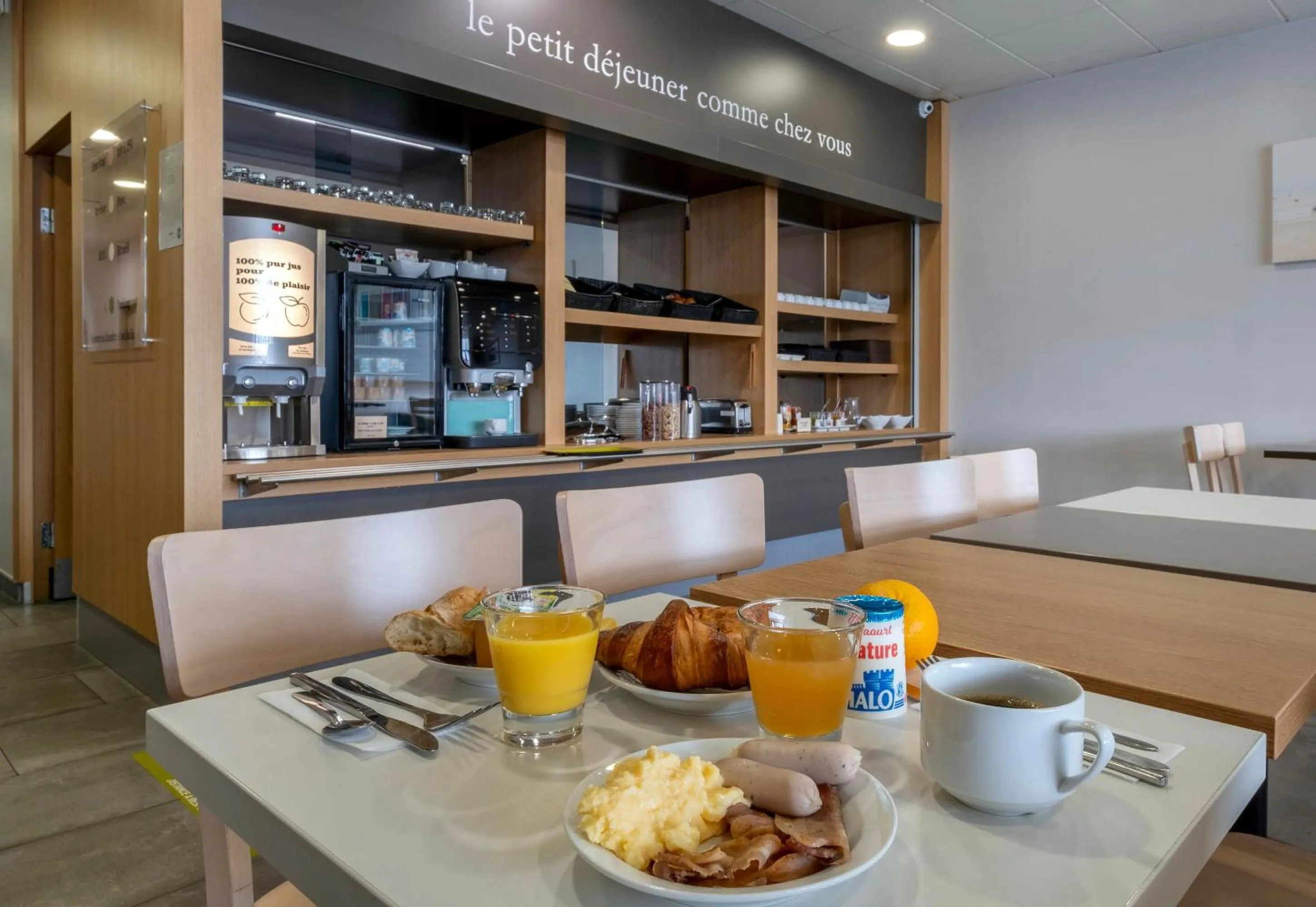 Breakfast in B&B HOTEL La Rochelle Beaulieu Puilboreau