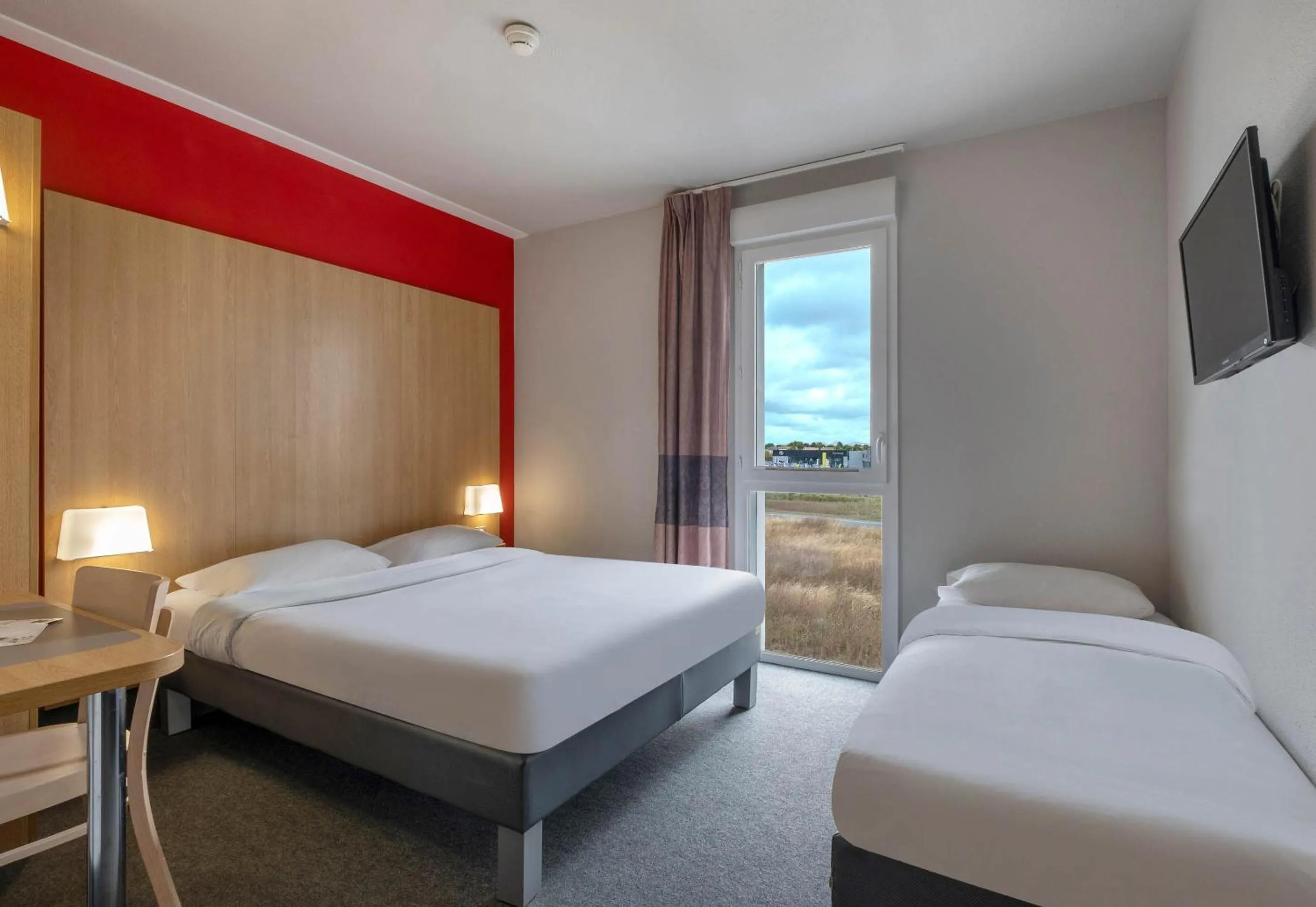 Bedroom, Bed in B&B HOTEL La Rochelle Beaulieu Puilboreau