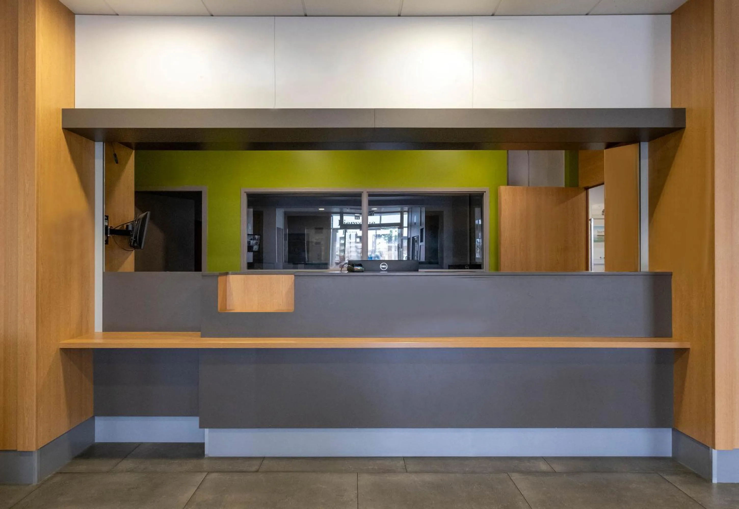 Lobby or reception in B&B HOTEL La Rochelle Beaulieu Puilboreau