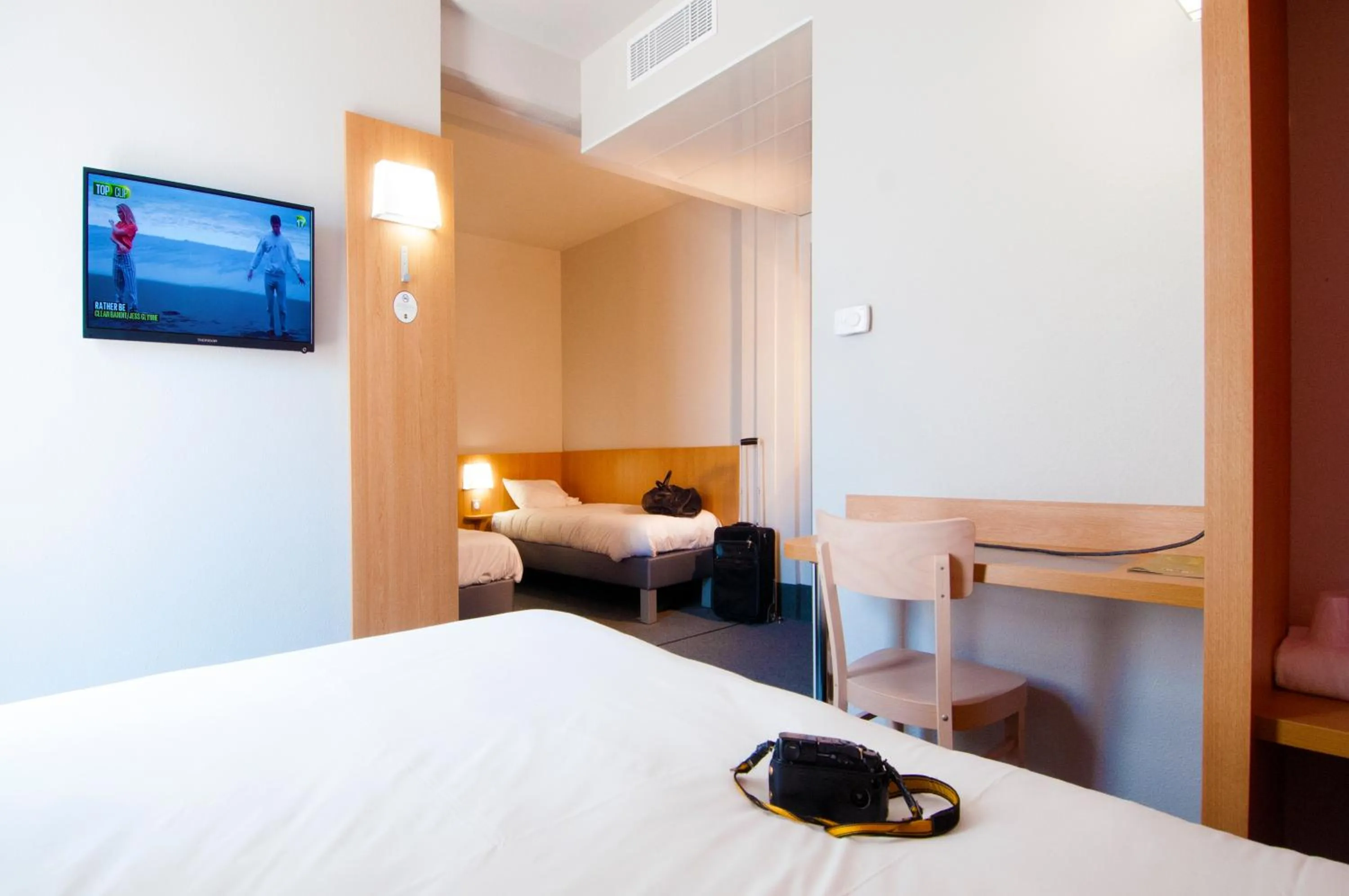 Bedroom, Bed in B&B HOTEL La Rochelle Beaulieu Puilboreau