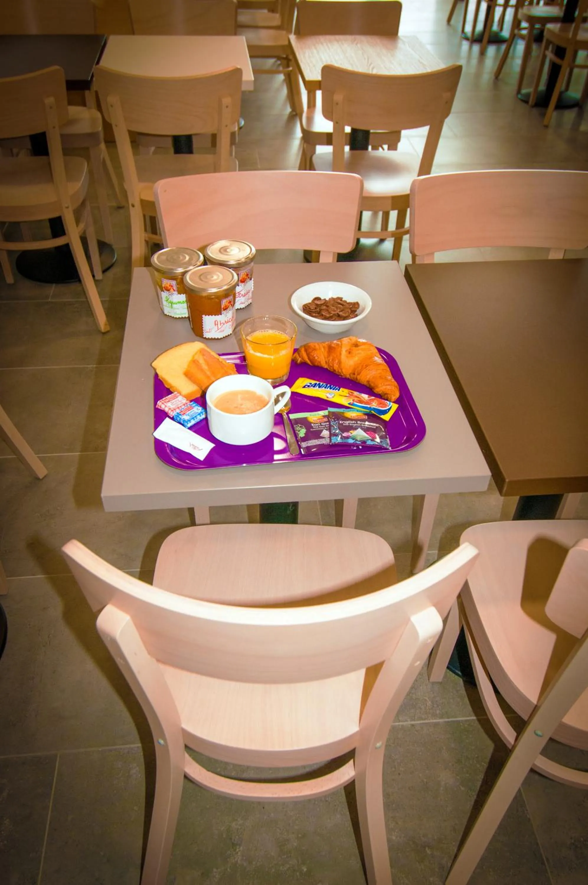 Food and drinks in B&B HOTEL La Rochelle Beaulieu Puilboreau