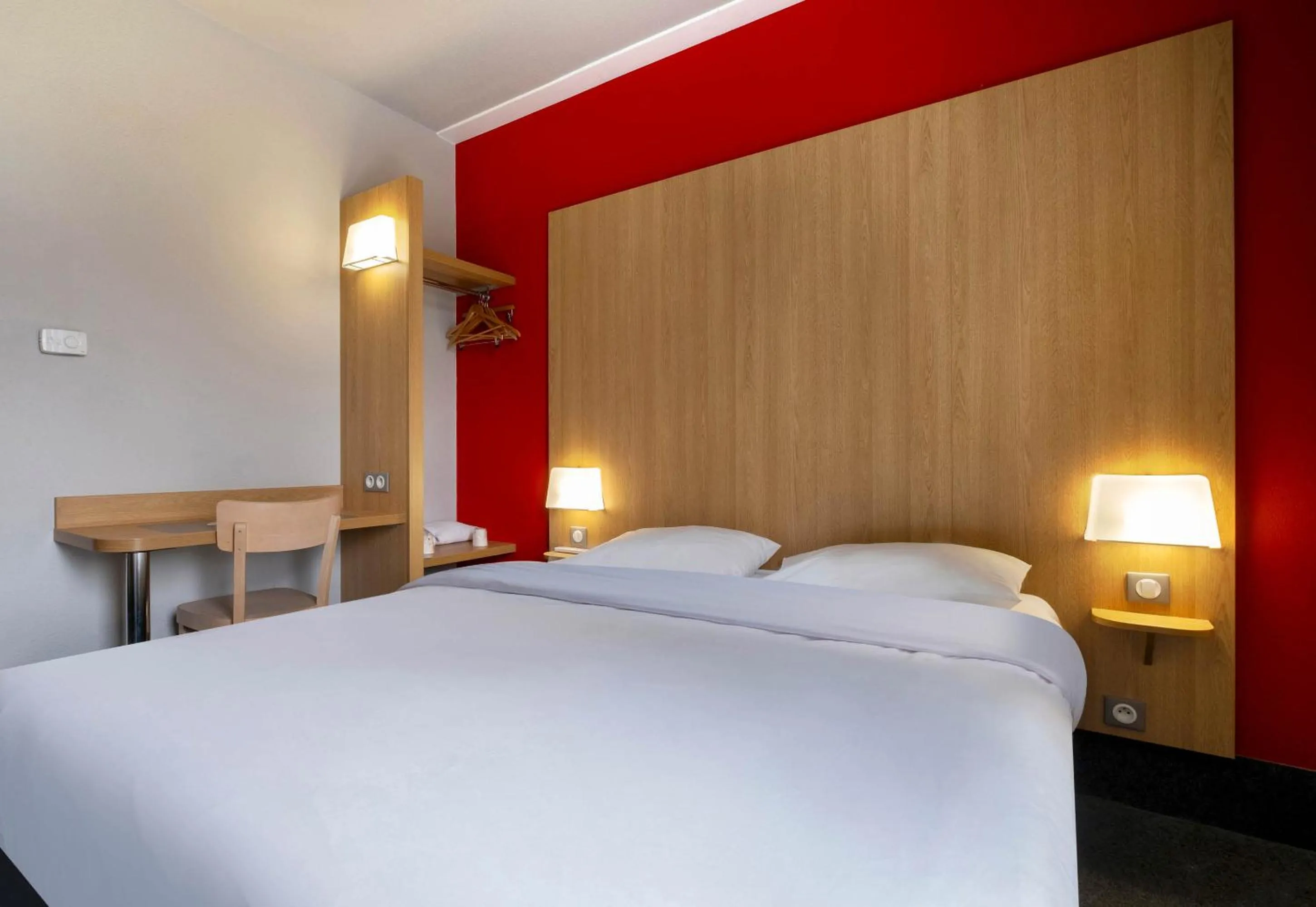 Bedroom, Bed in B&B HOTEL La Rochelle Beaulieu Puilboreau