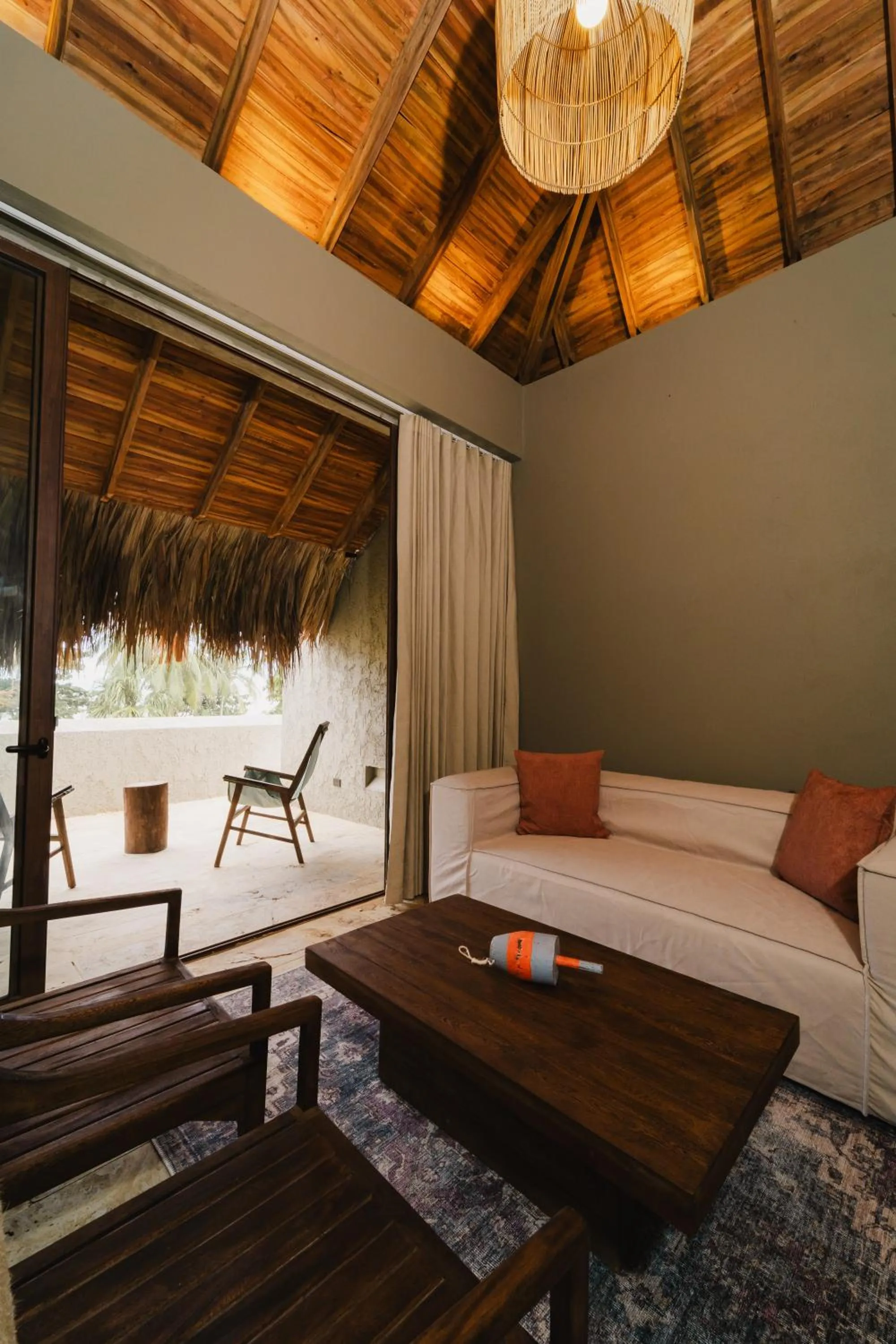 Seating area in Naio Hotel y Villas By OxoHotel