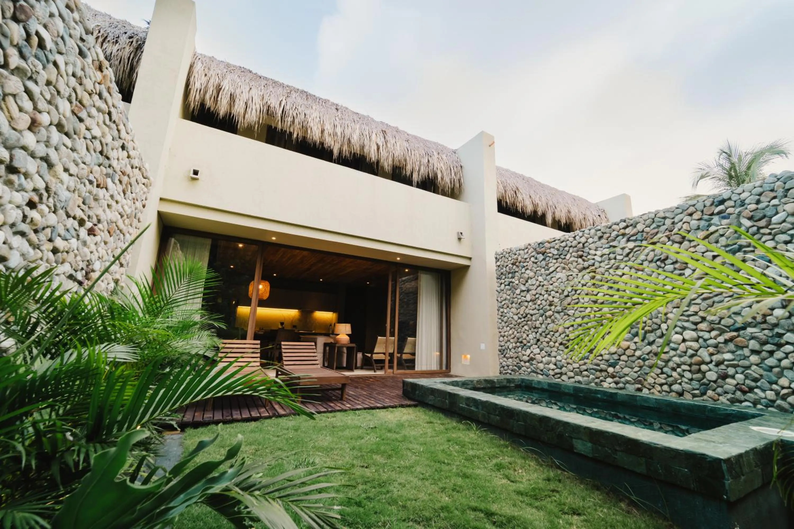 Swimming pool in Naio Hotel y Villas By OxoHotel