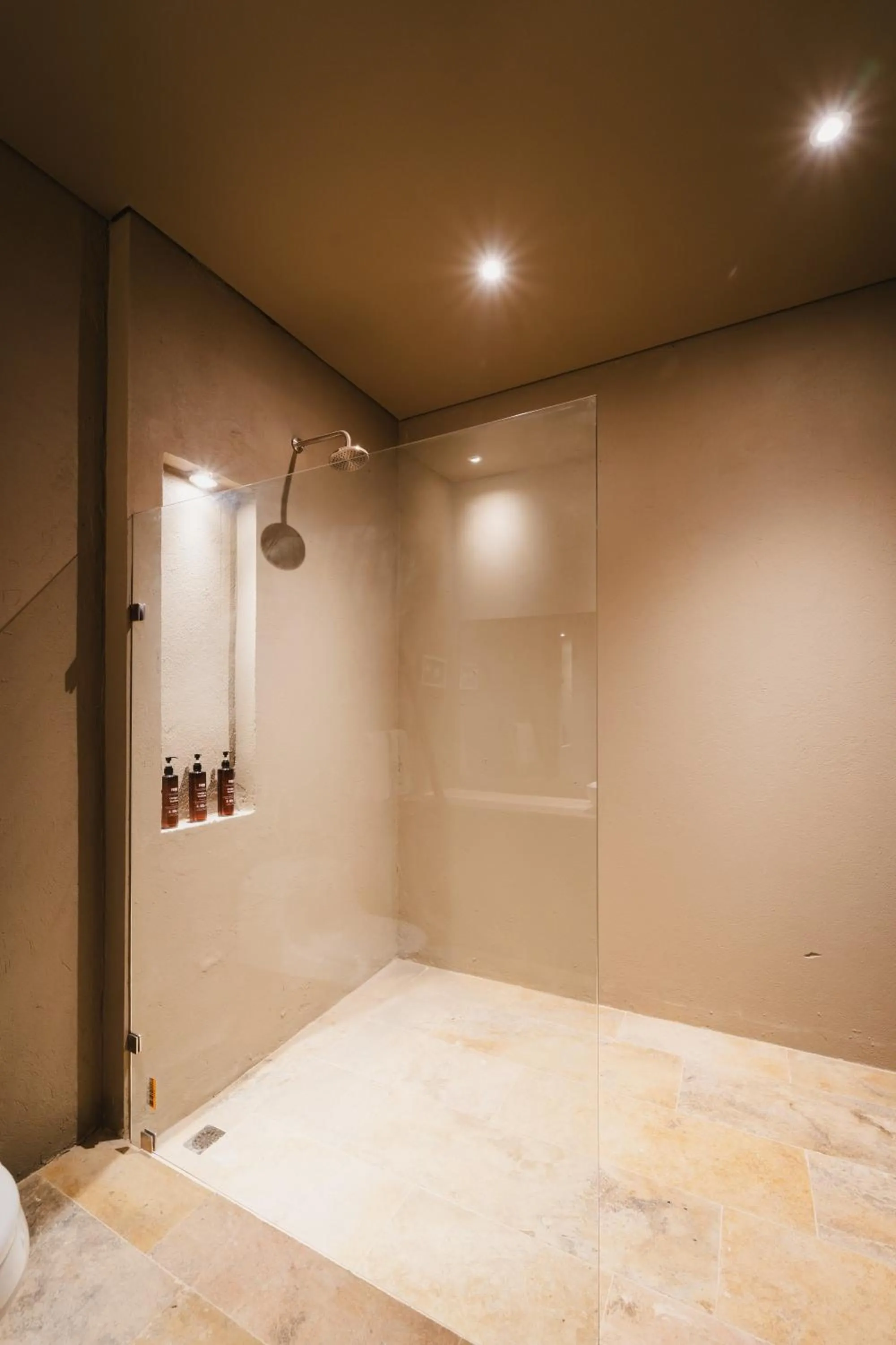 Shower in Naio Hotel y Villas By OxoHotel