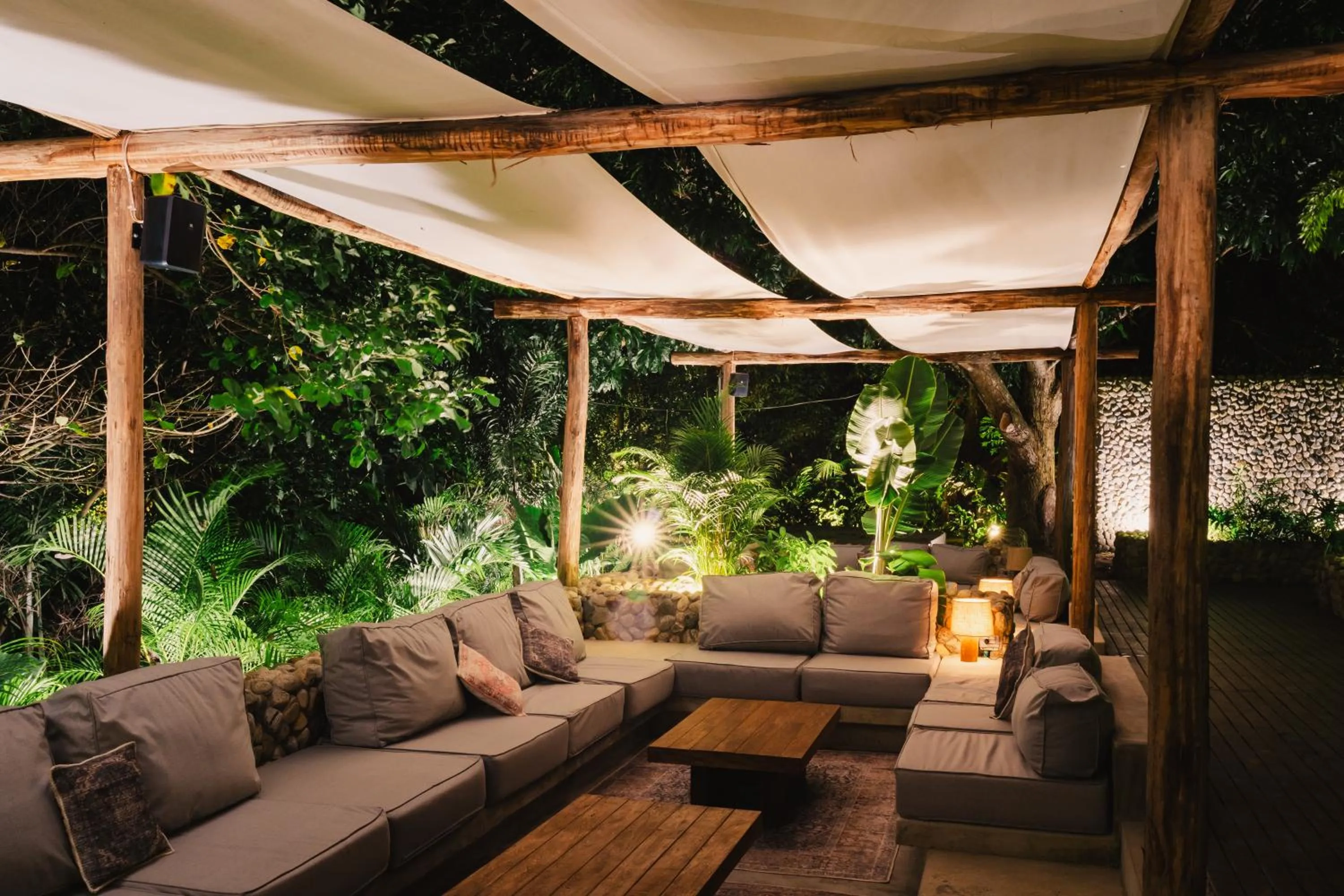 Restaurant/places to eat in Naio Hotel y Villas By OxoHotel