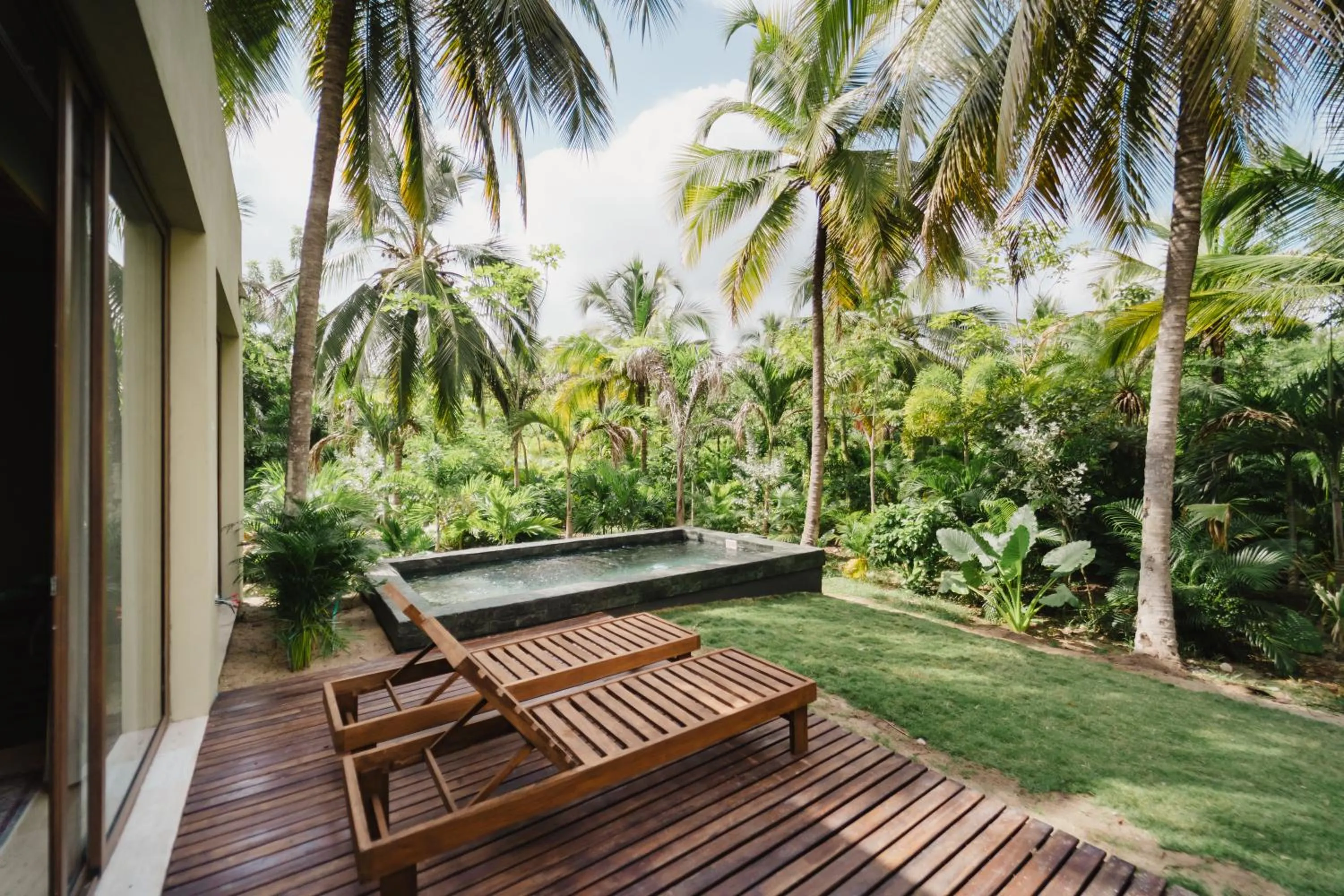 Pool view in Naio Hotel y Villas By OxoHotel