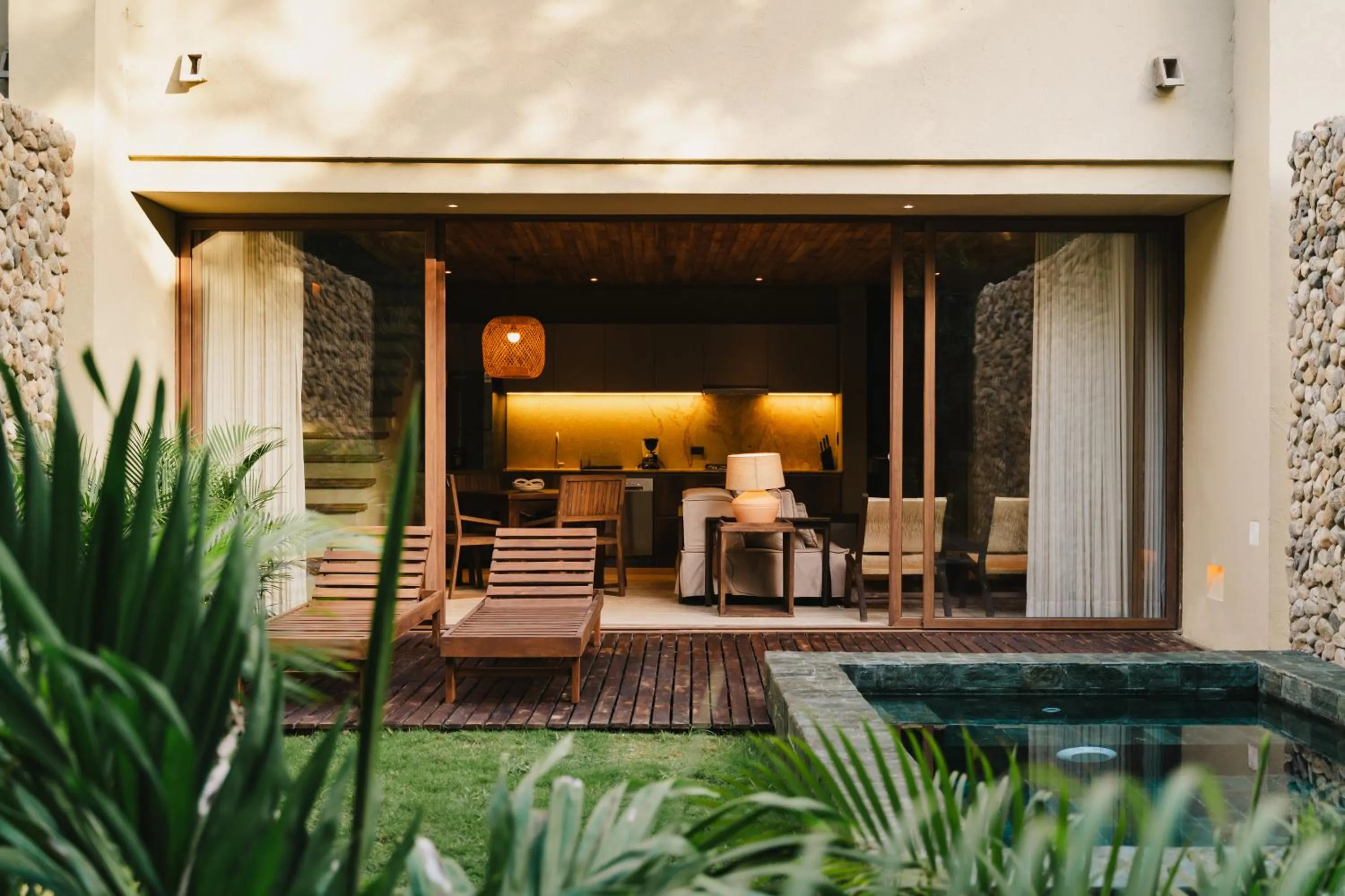 Patio in Naio Hotel y Villas By OxoHotel