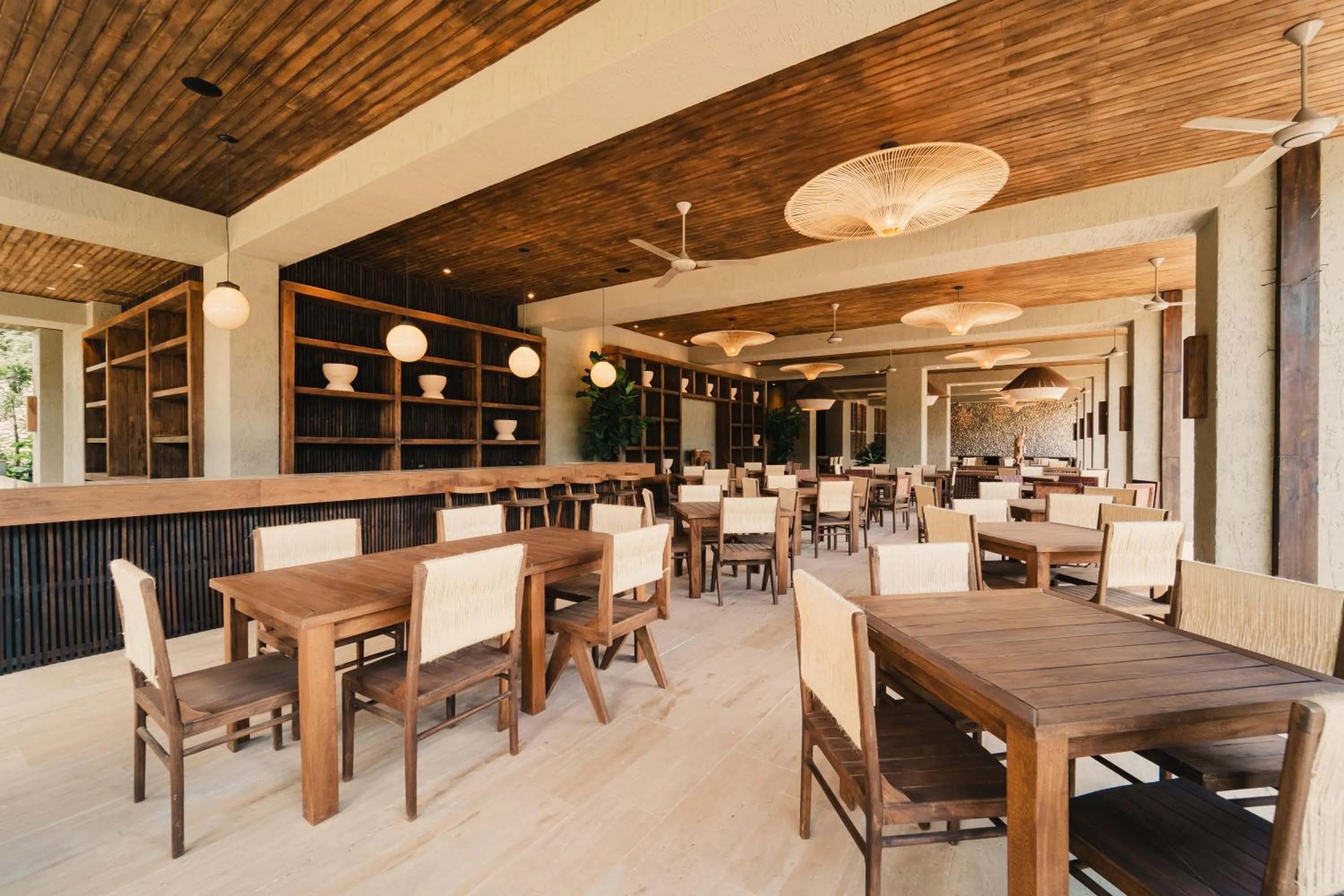 Restaurant/places to eat in Naio Hotel y Villas By OxoHotel