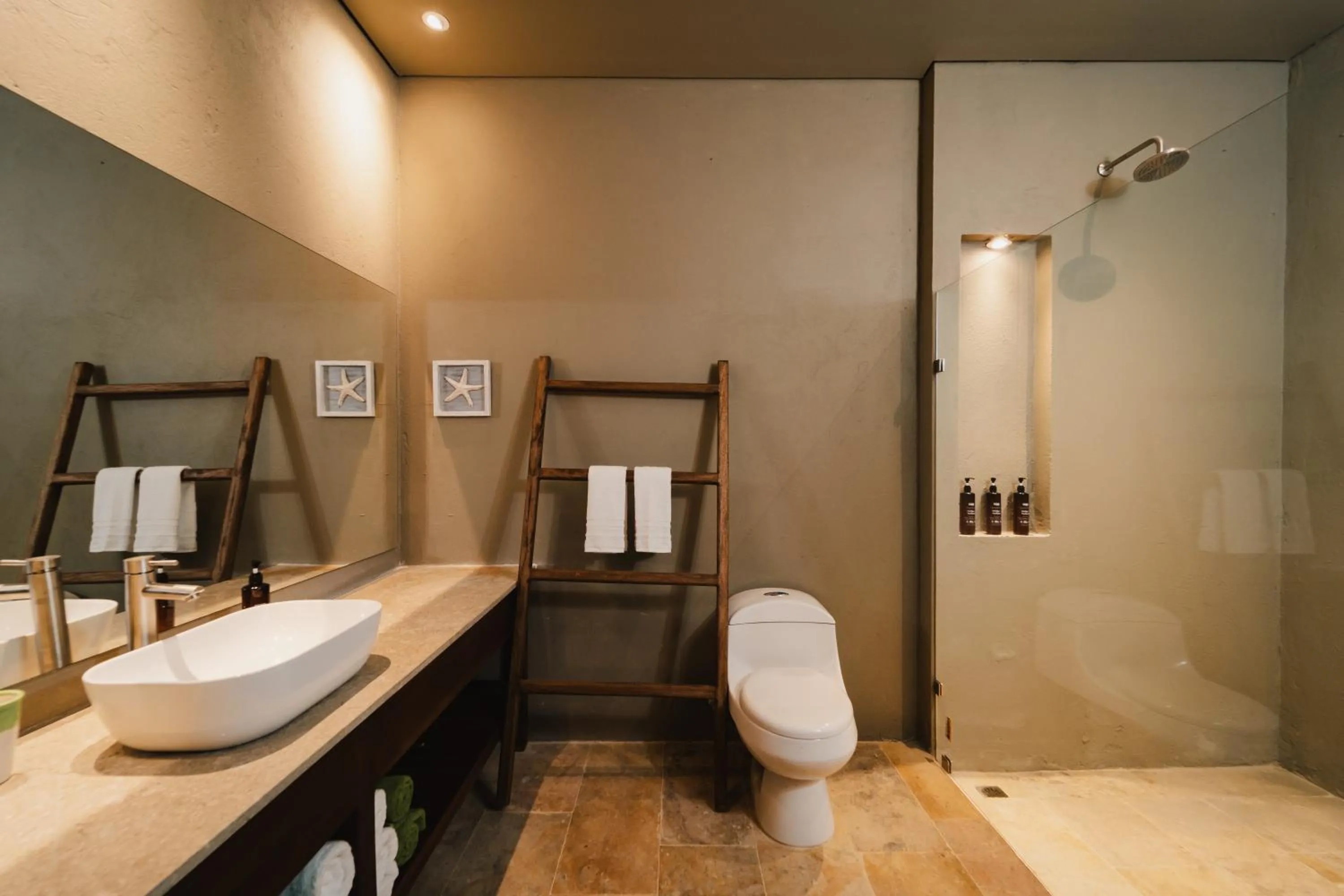 Bathroom in Naio Hotel y Villas By OxoHotel