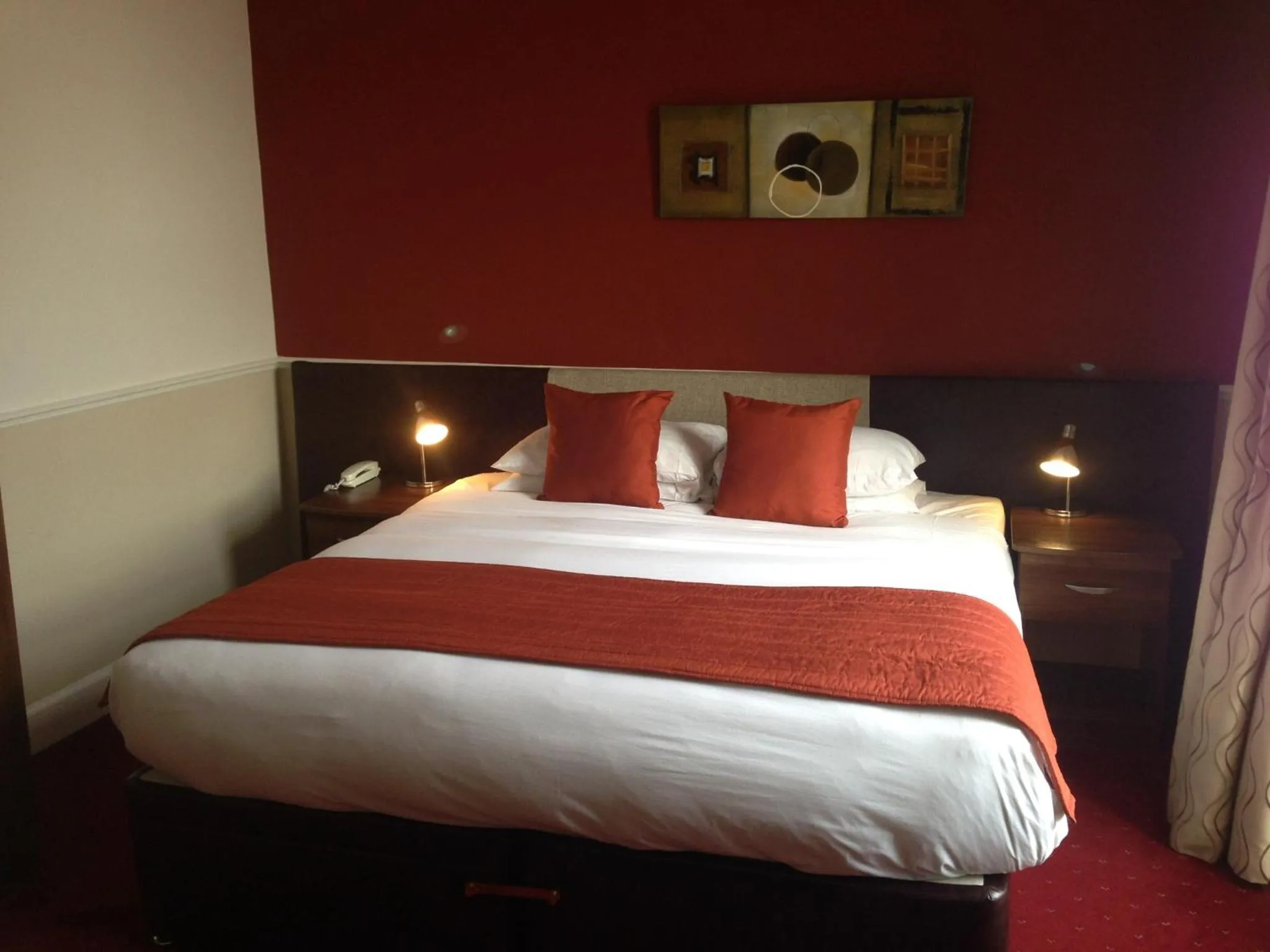Bed in Aberdour Hotel, Stables Rooms & Beer Garden