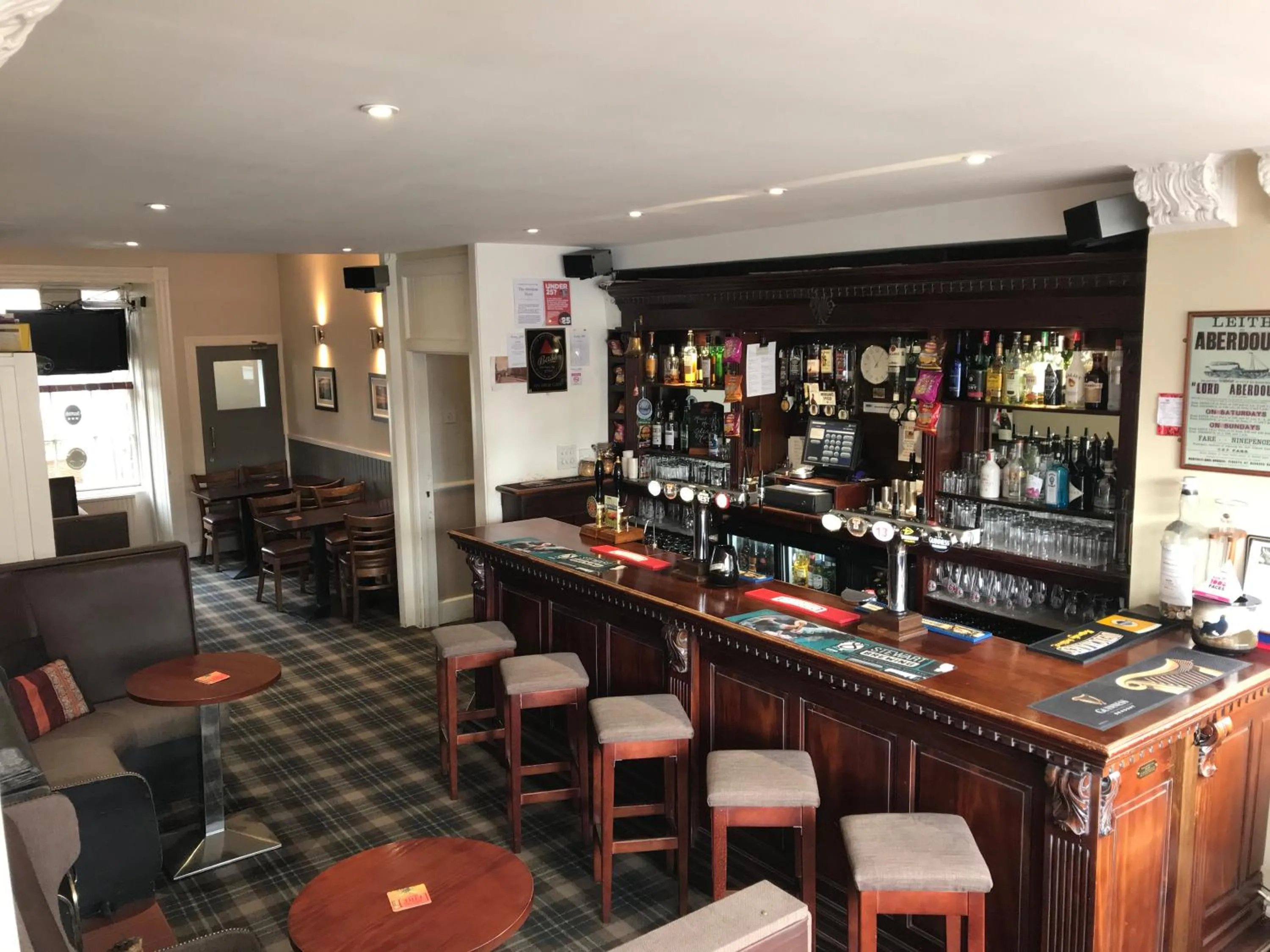 Lounge or bar in Aberdour Hotel, Stables Rooms & Beer Garden
