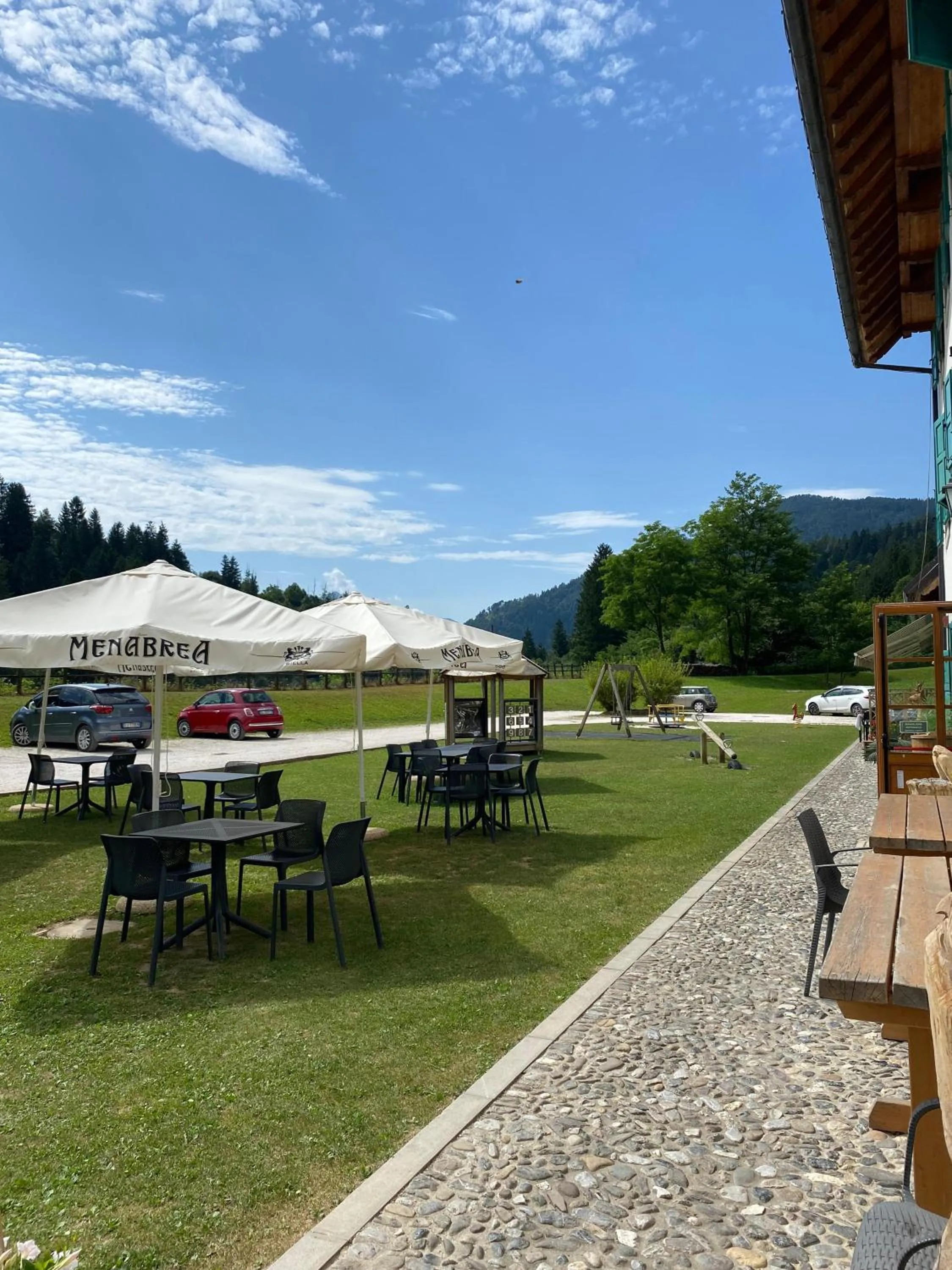 Restaurant/places to eat in Hotel Aplis