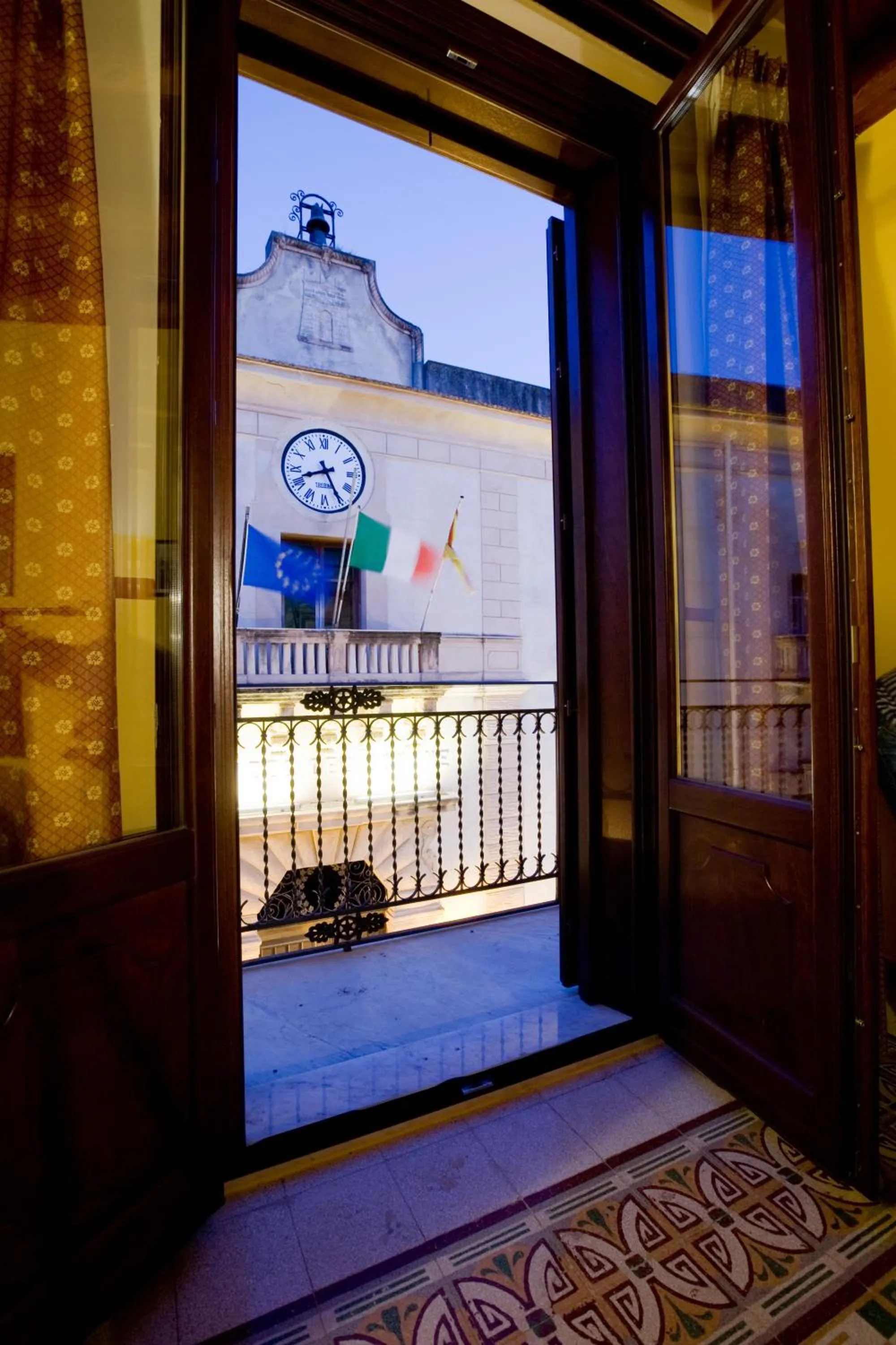 Sicilia Ovest - Domus Mariae Charming Apartments with Balcony
