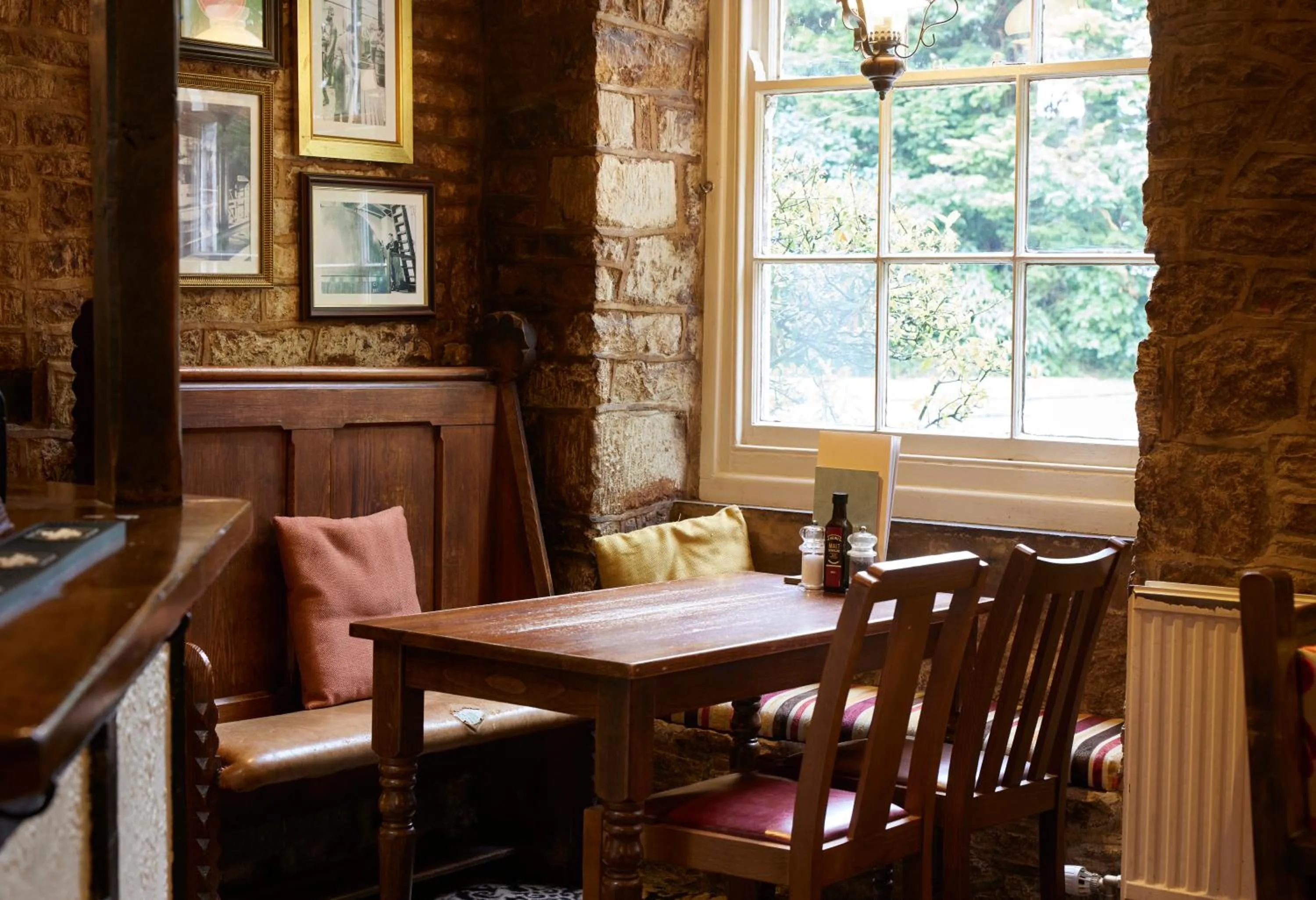 Restaurant/places to eat in Hunters Hall Inn by Greene King Inns