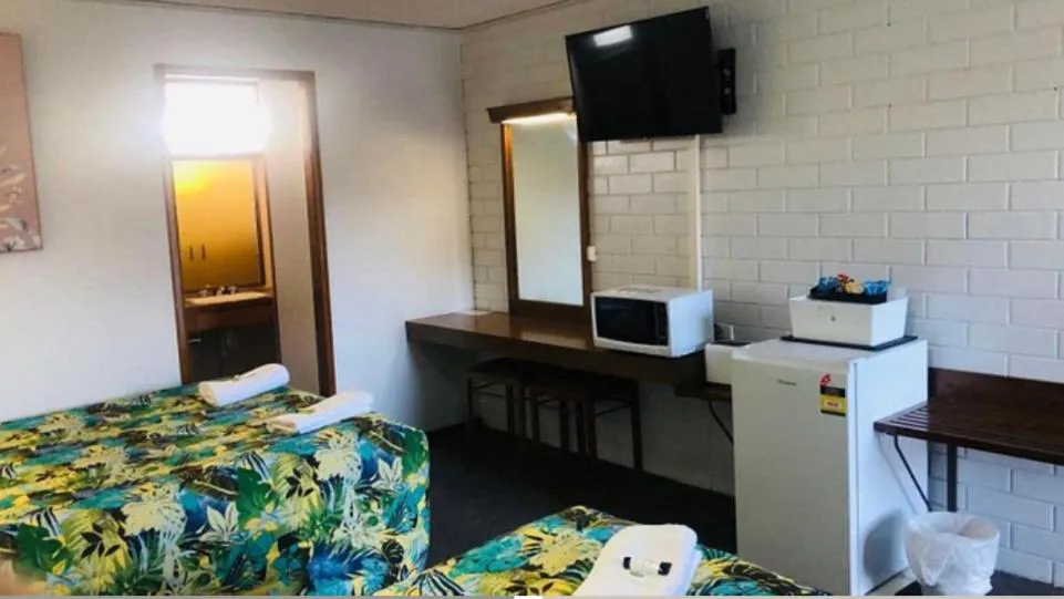 Bed in Century Motor Inn, Finley