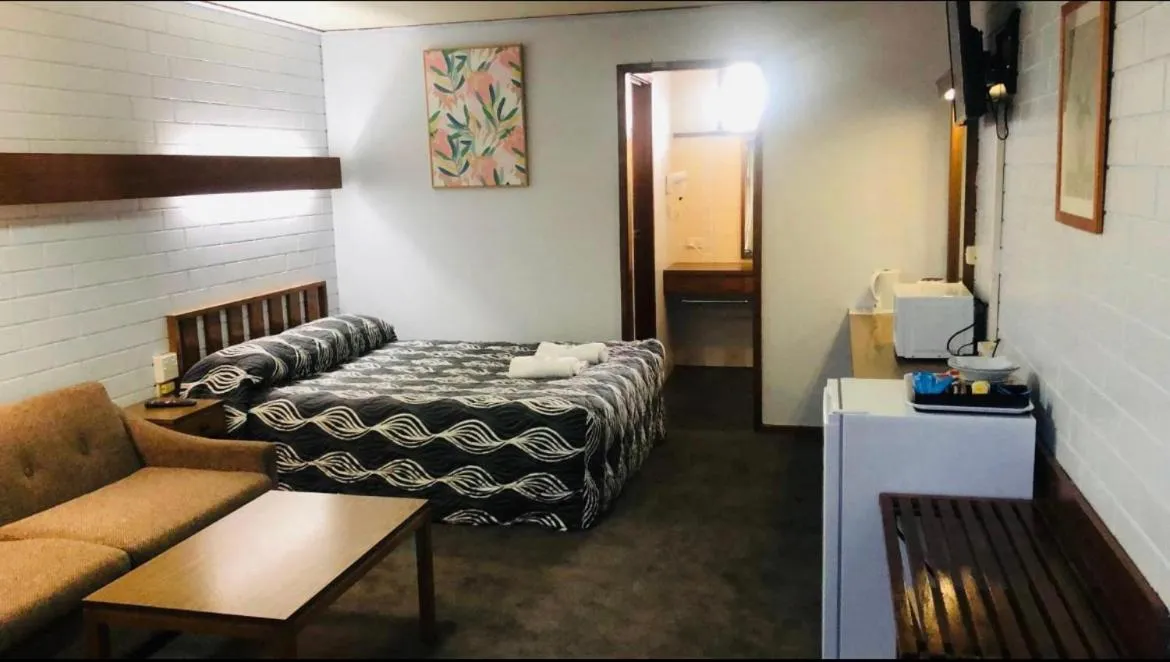 Bed in Century Motor Inn, Finley