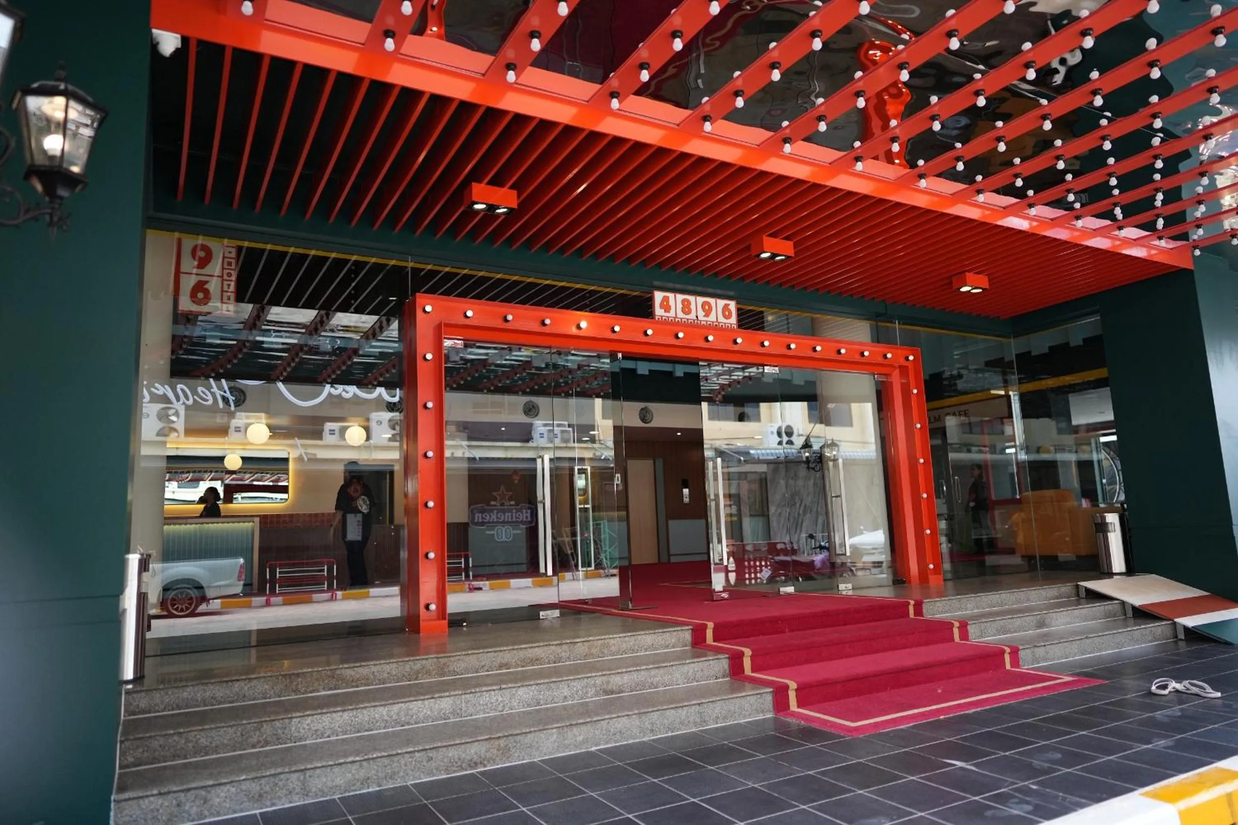 NW 4896 Theater Hotel