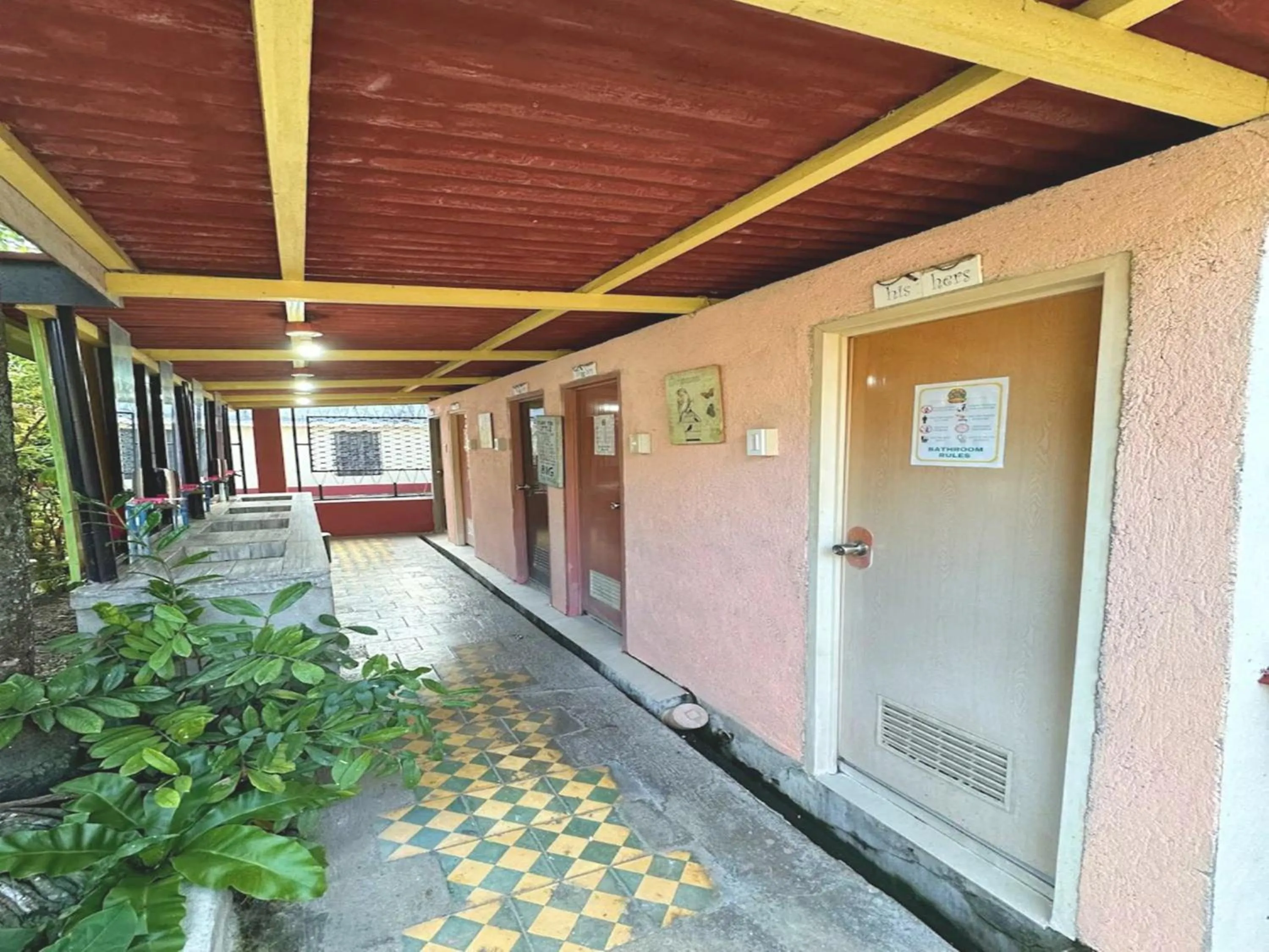 Public Bath in Nappers Hostel