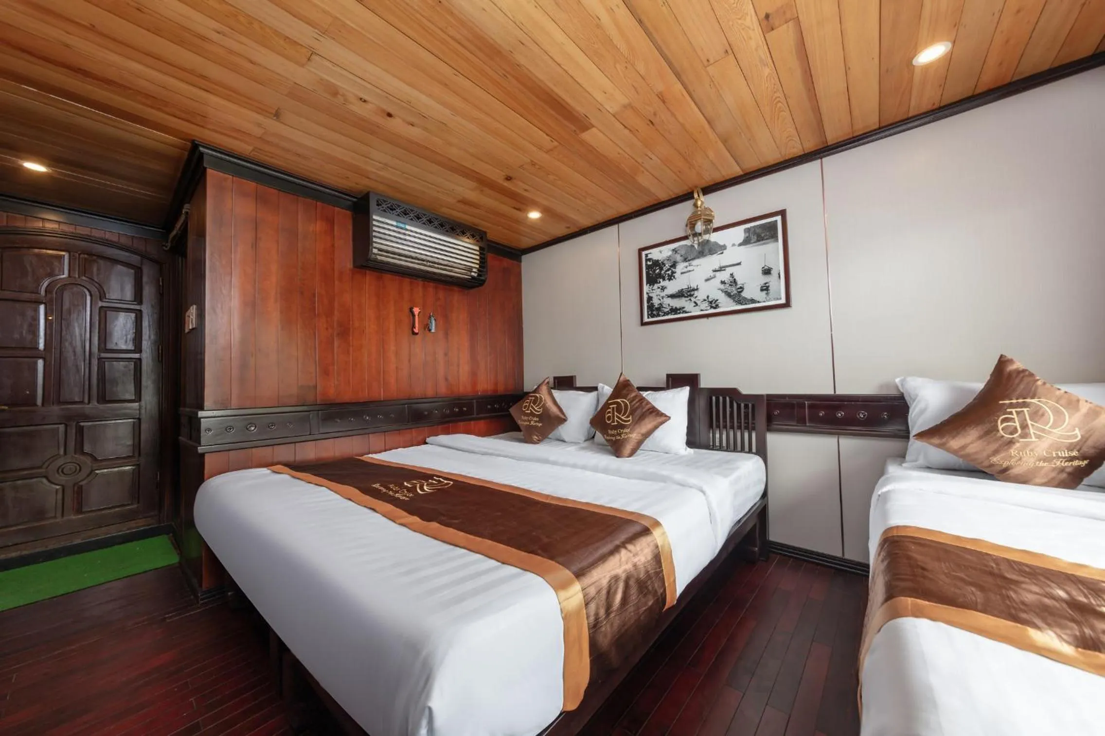 Bedroom, Bed in Ruby Cruise