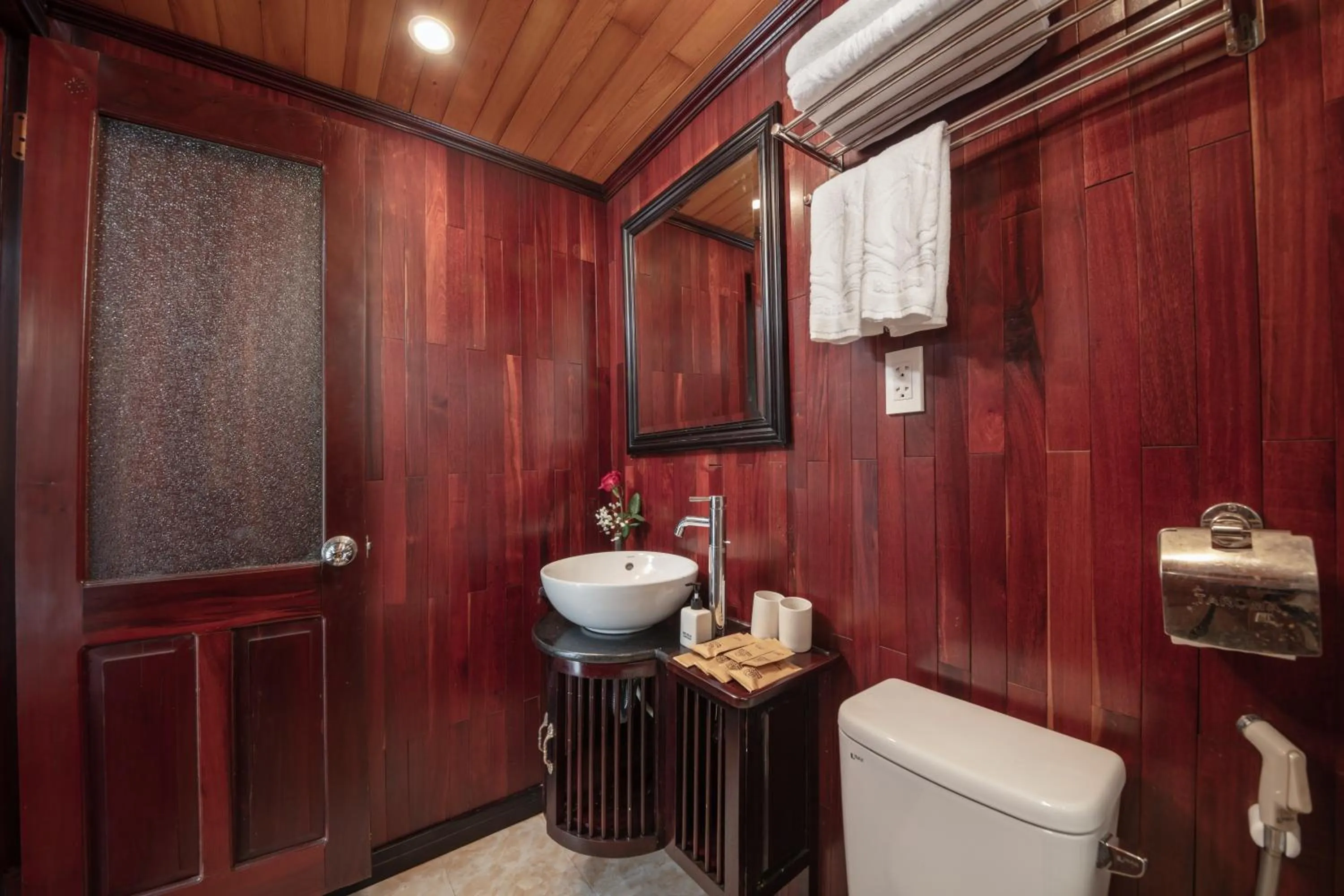 Bathroom in Ruby Cruise