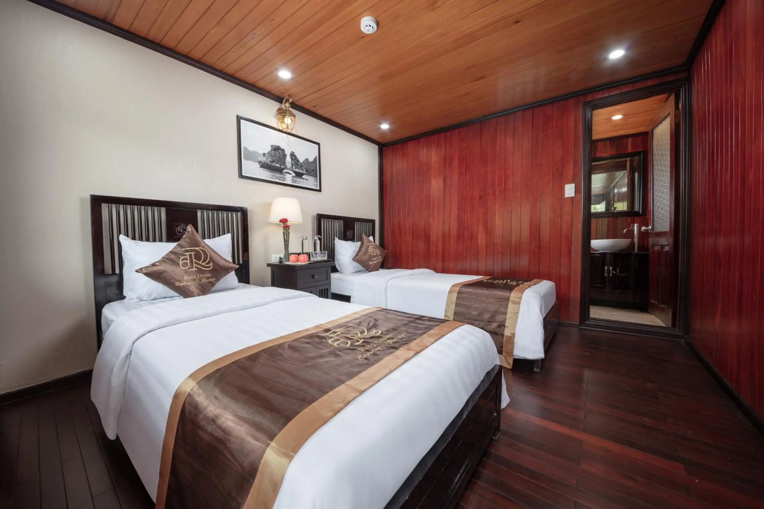 Bedroom, Bed in Ruby Cruise