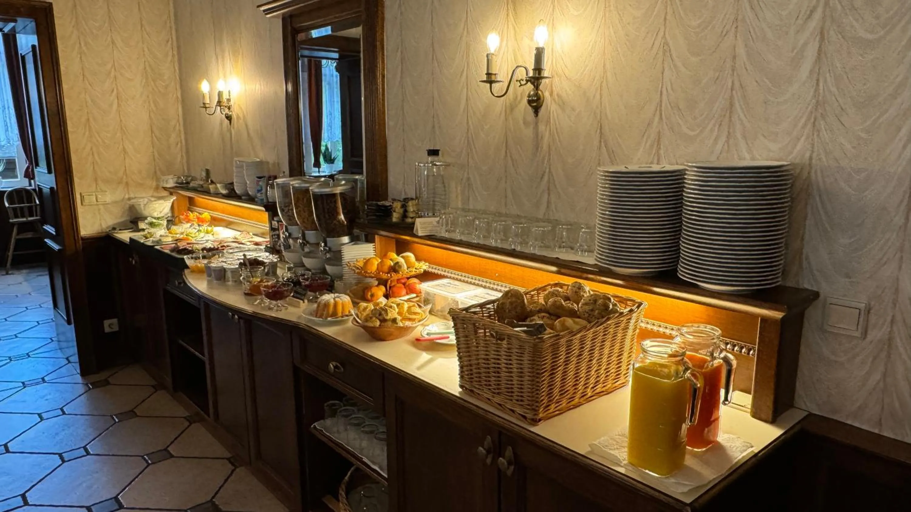 Buffet breakfast in Braugasthof Papiermühle