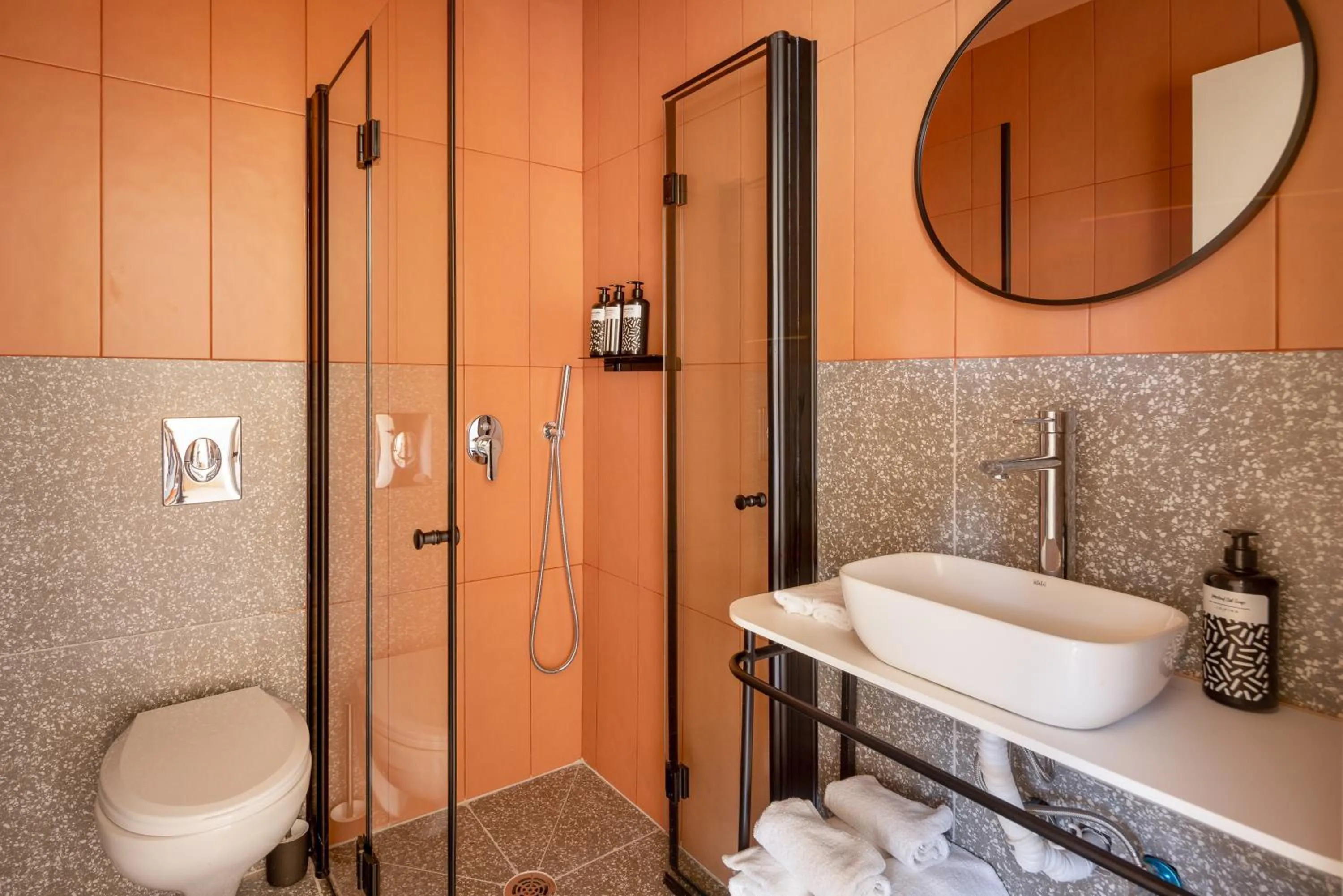 Shower in Savanna - by Loginn Tel-Avivian hotels