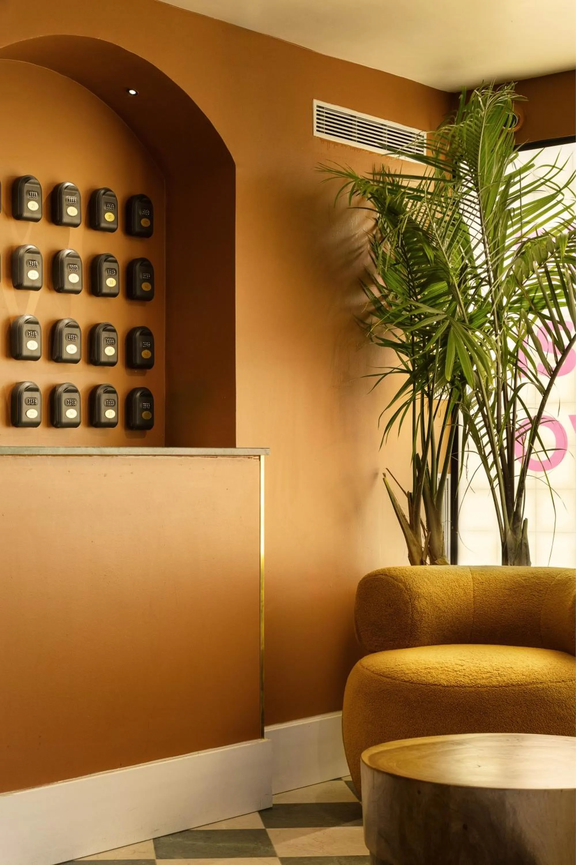 Lobby or reception in Savanna - by Loginn Tel-Avivian hotels