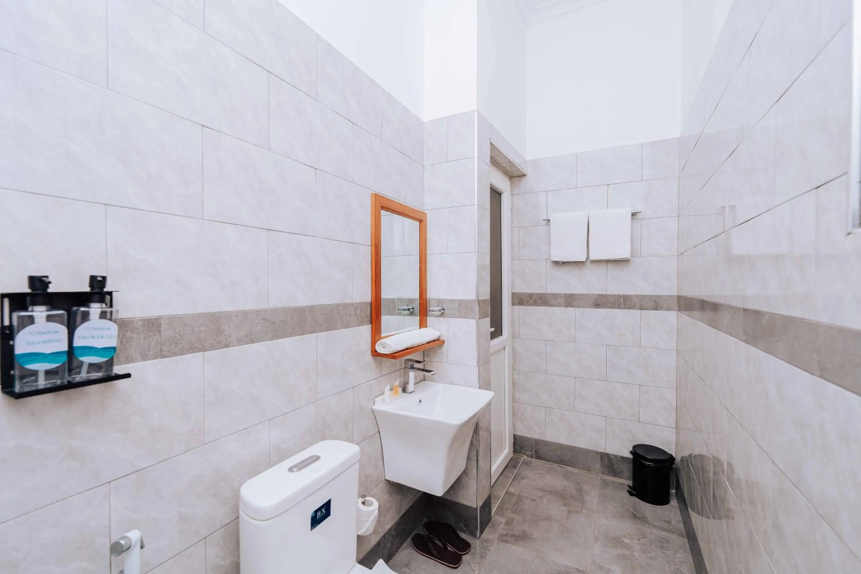 Shower in Teranga Lodge and Restaurant