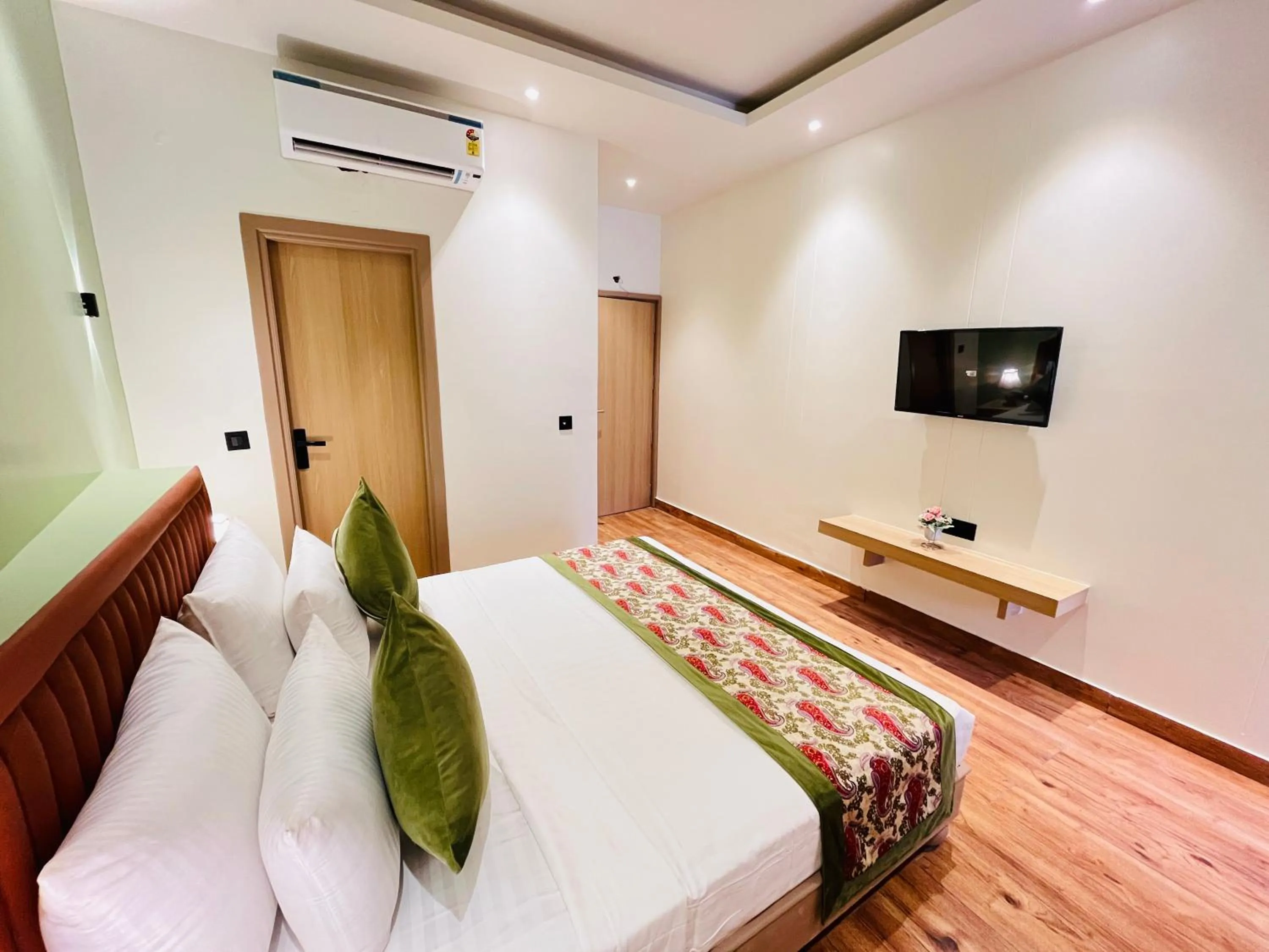Bed in Hotel IP Swarn near Anand Vihar Vaishali Ghaziabad