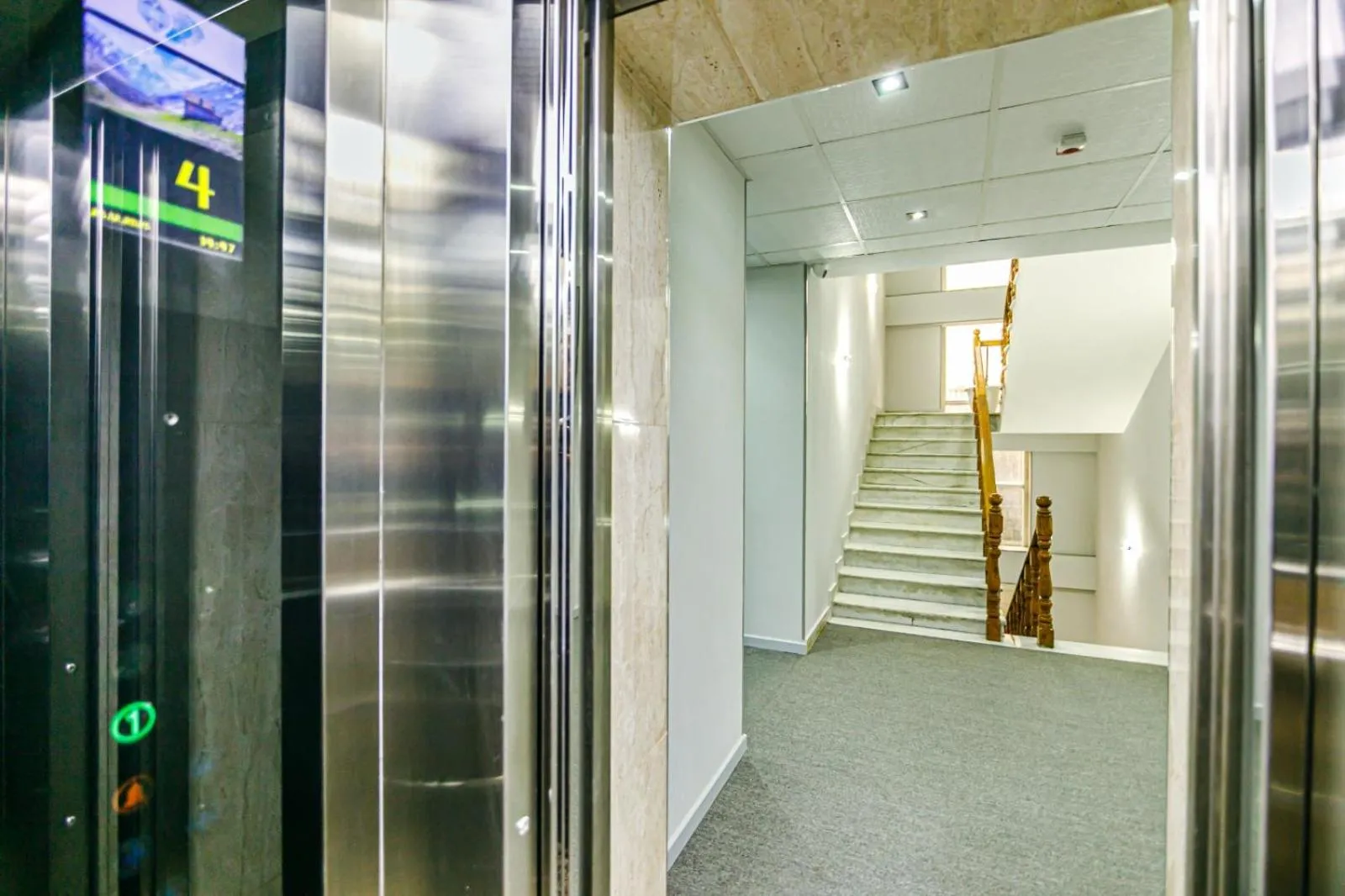 Suite with Balcony in GREEN PARK HOTEl