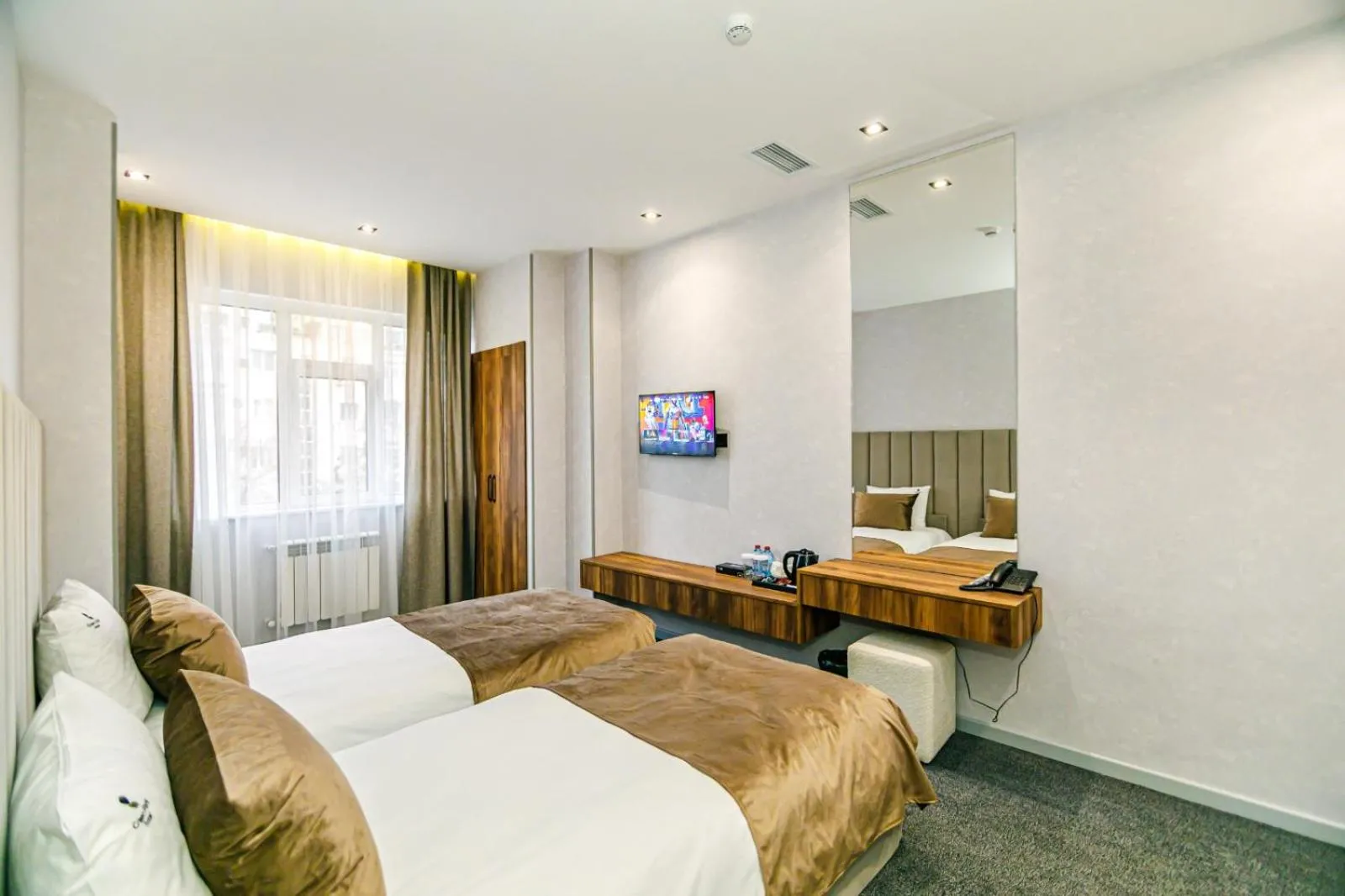 GREEN PARK HOTEl