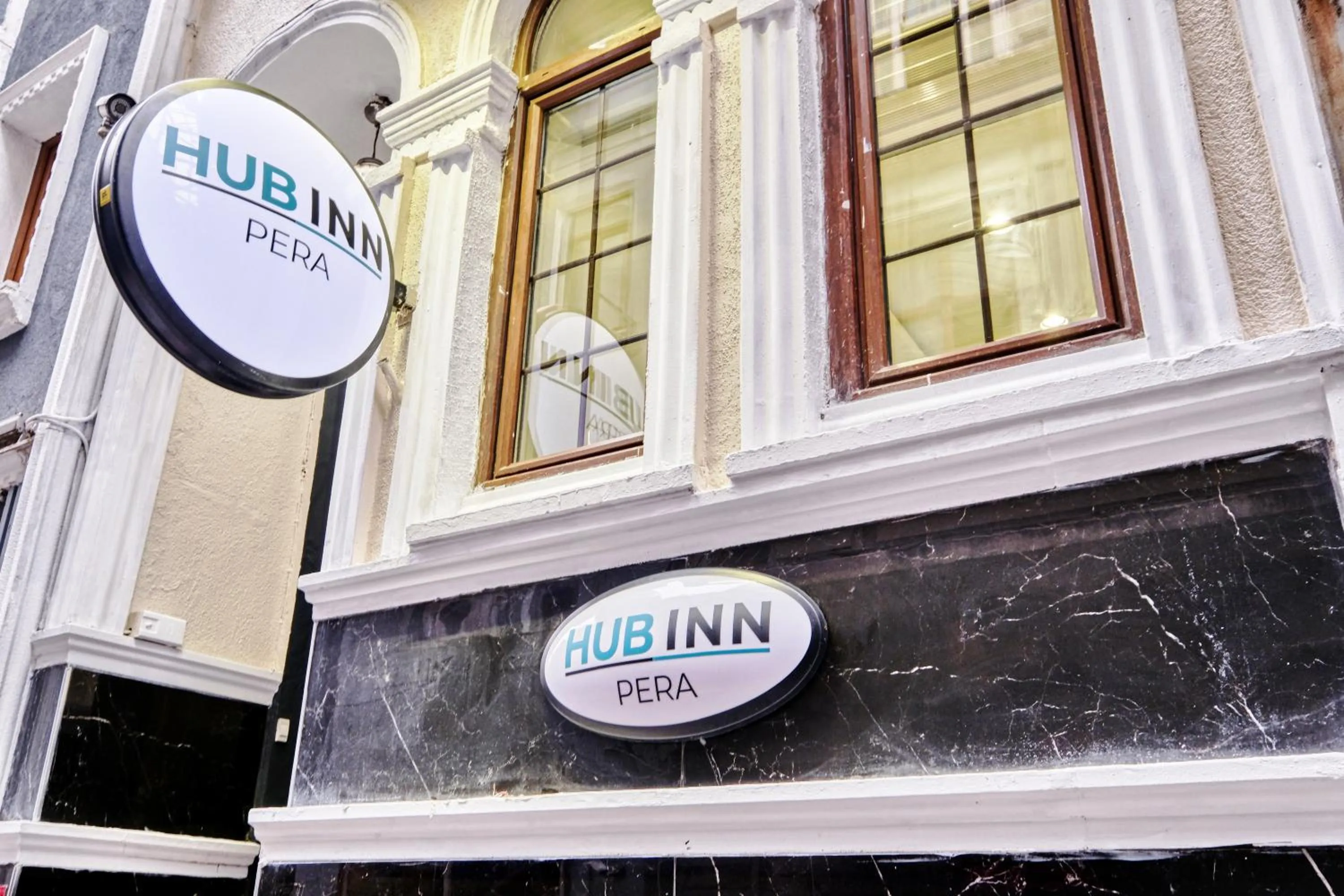 Facade/entrance in Hub Inn Pera
