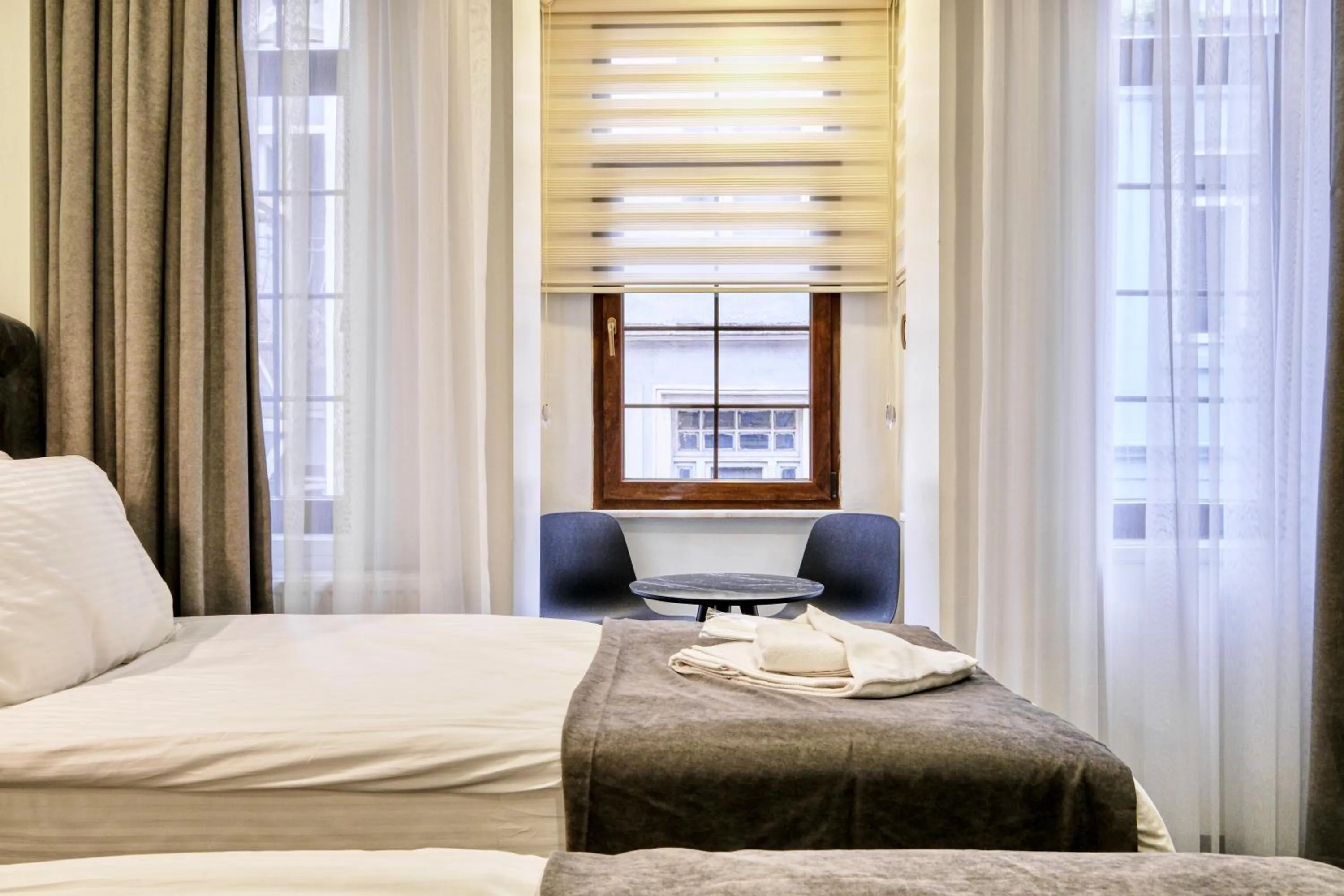 Seating area in Hub Inn Pera