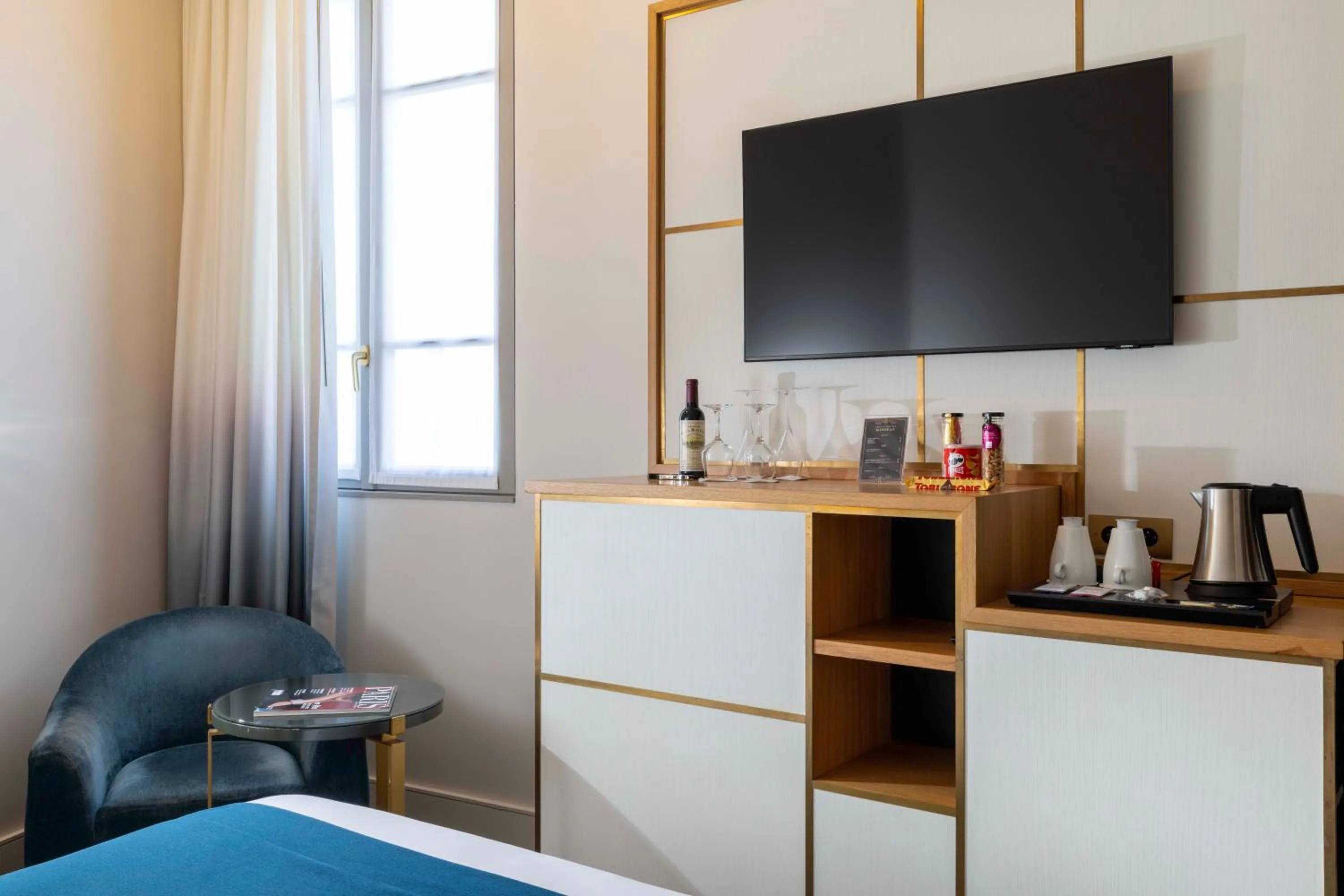 Property building, Bed in Hôtel Le Marianne