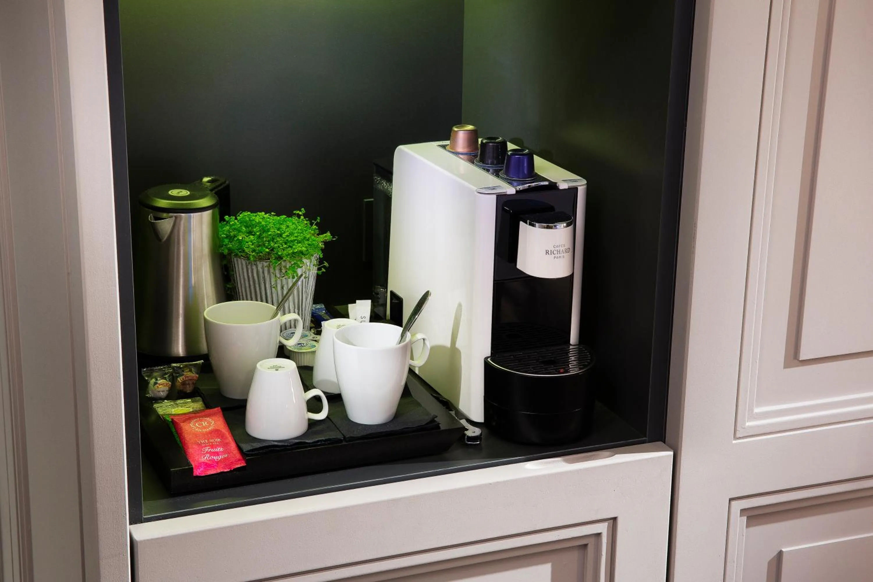 Coffee/tea facilities in Hôtel Le Marianne