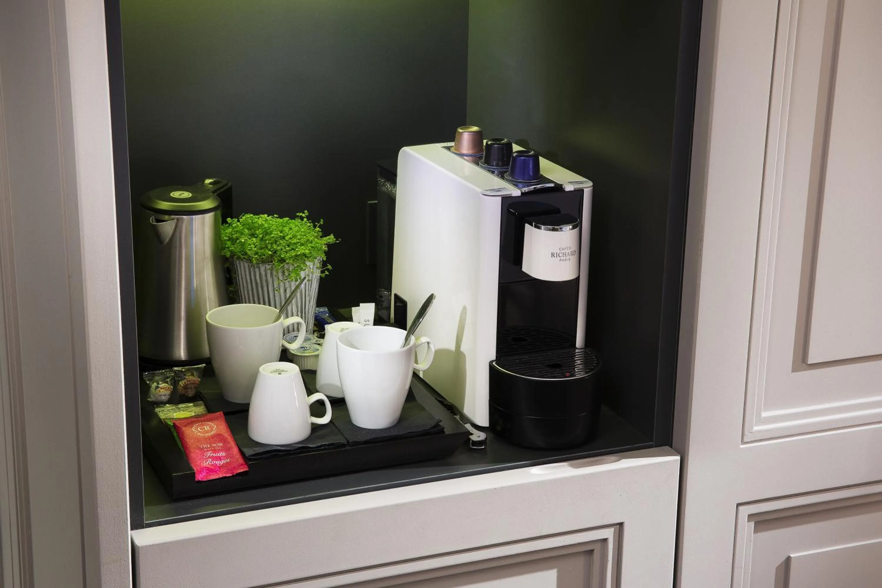 Coffee/tea facilities in Hôtel Le Marianne