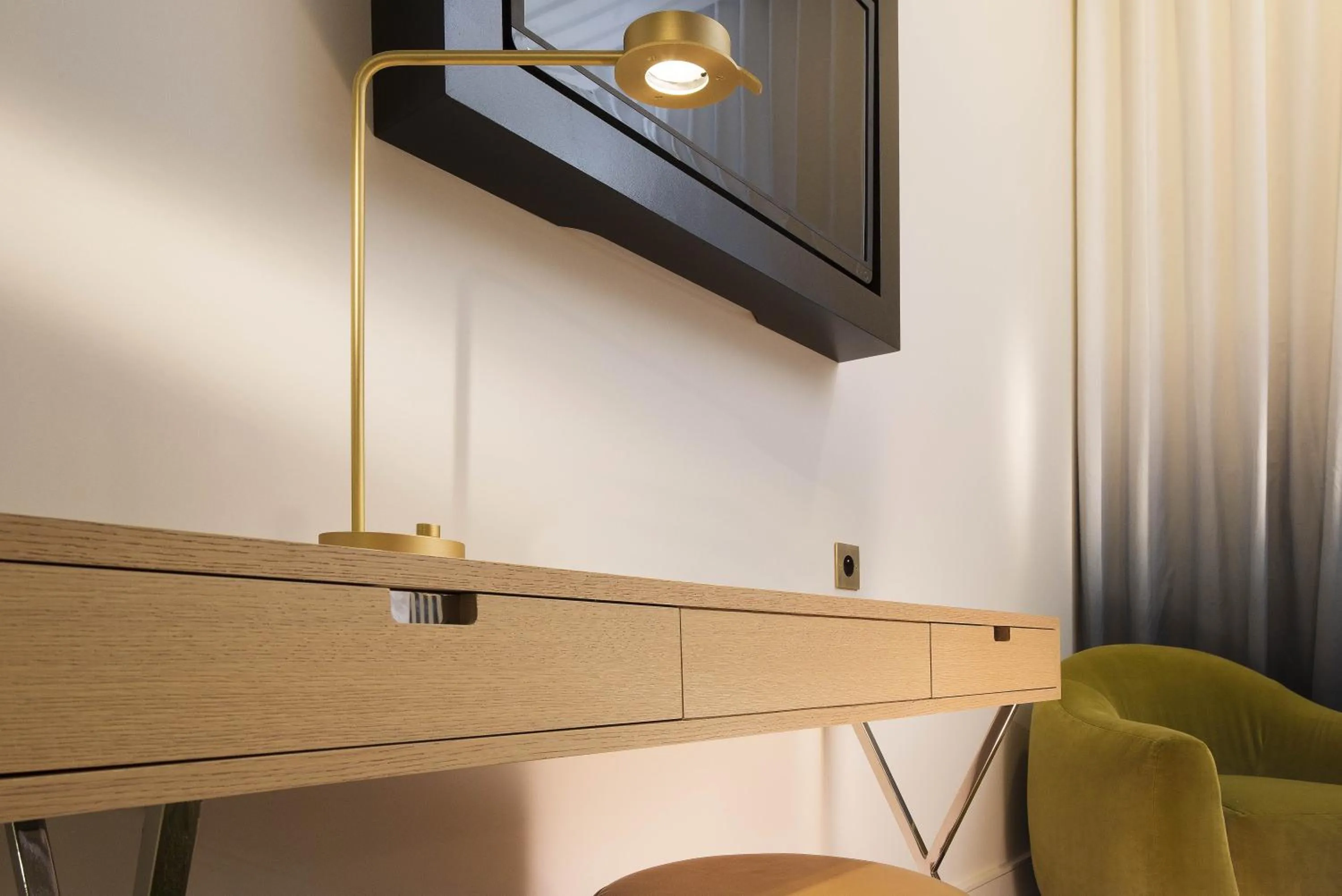 TV and multimedia in Hôtel Le Marianne