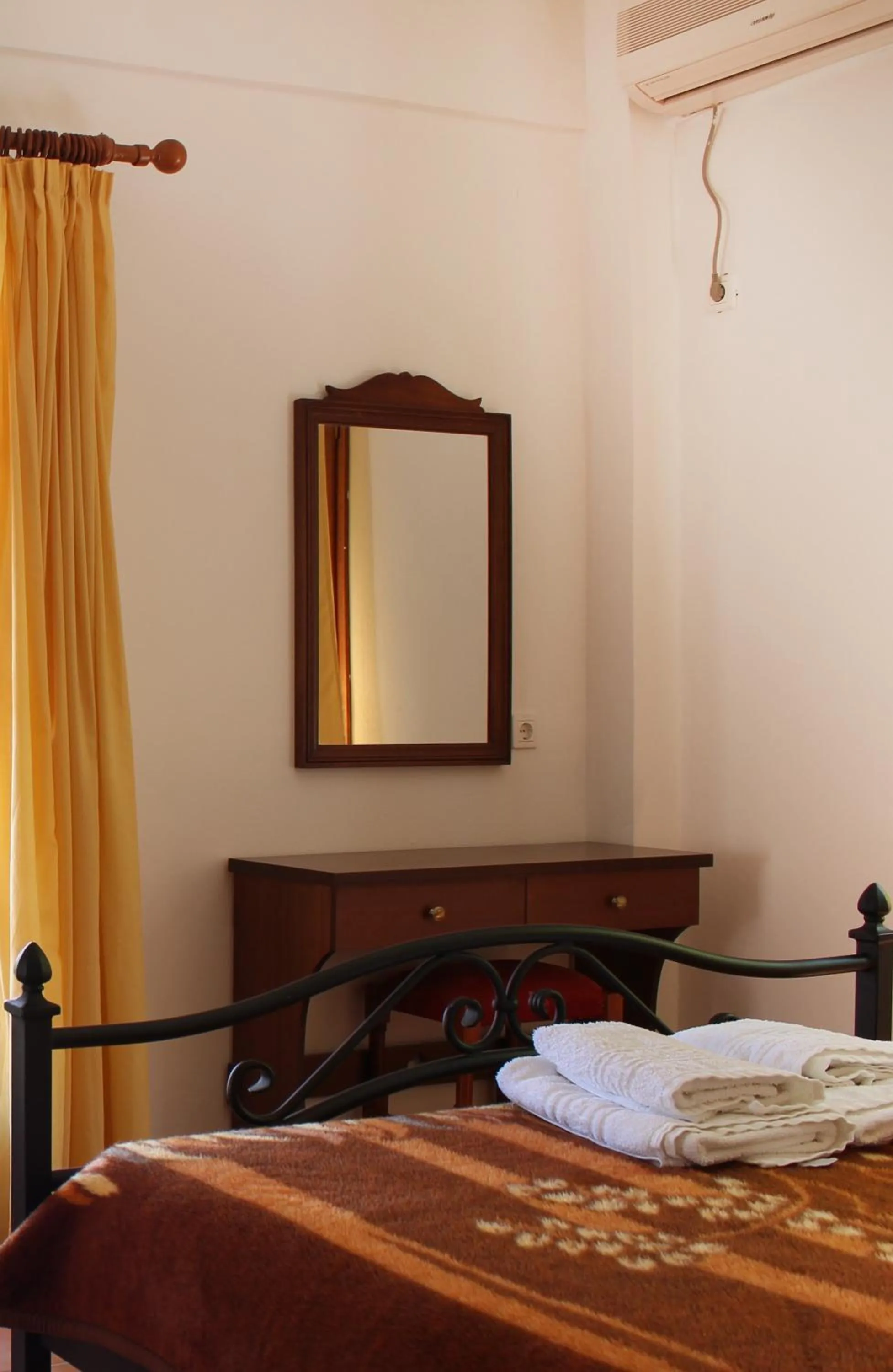 Ikaria Utopia - Cusco Studios