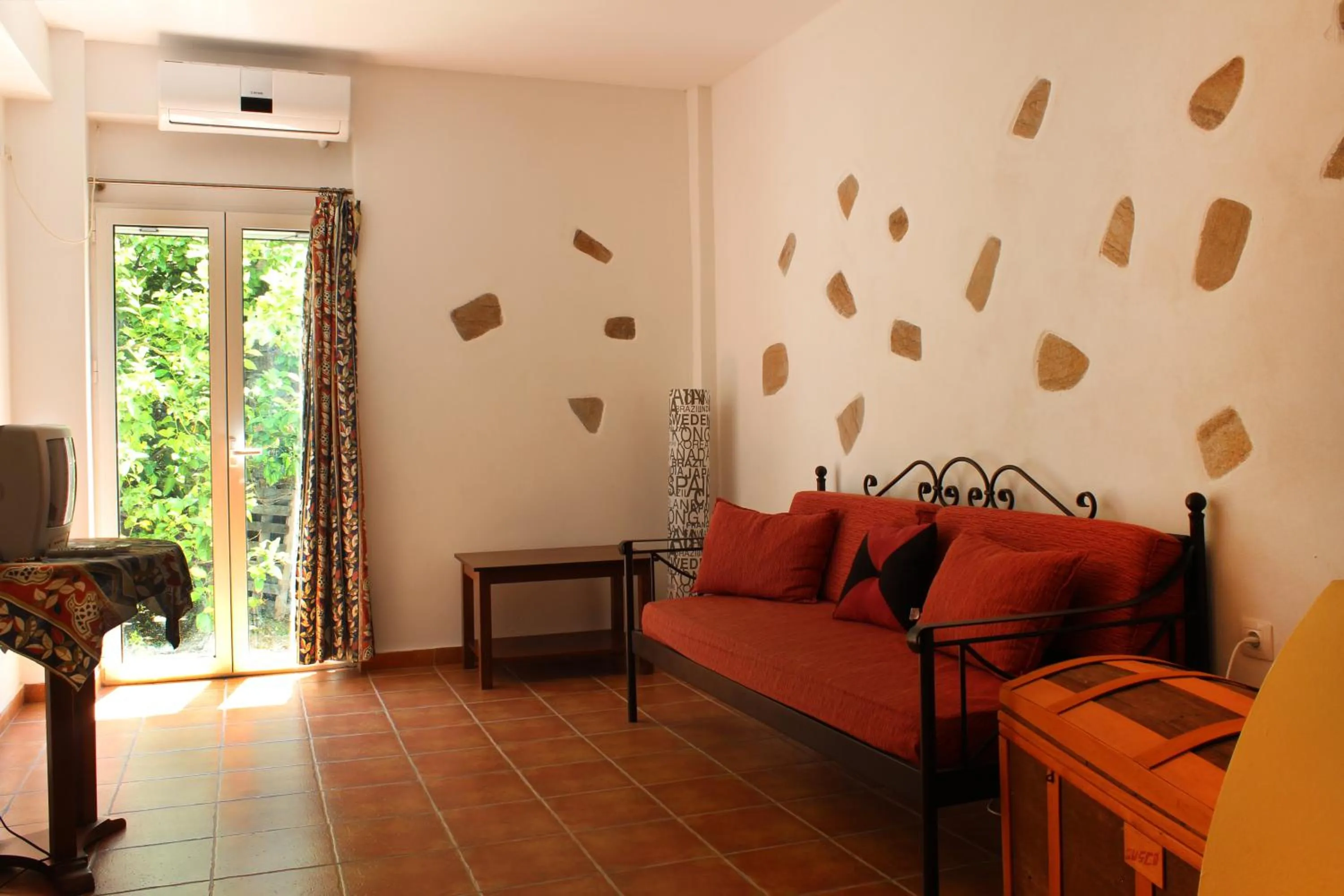 Ikaria Utopia - Cusco Studios