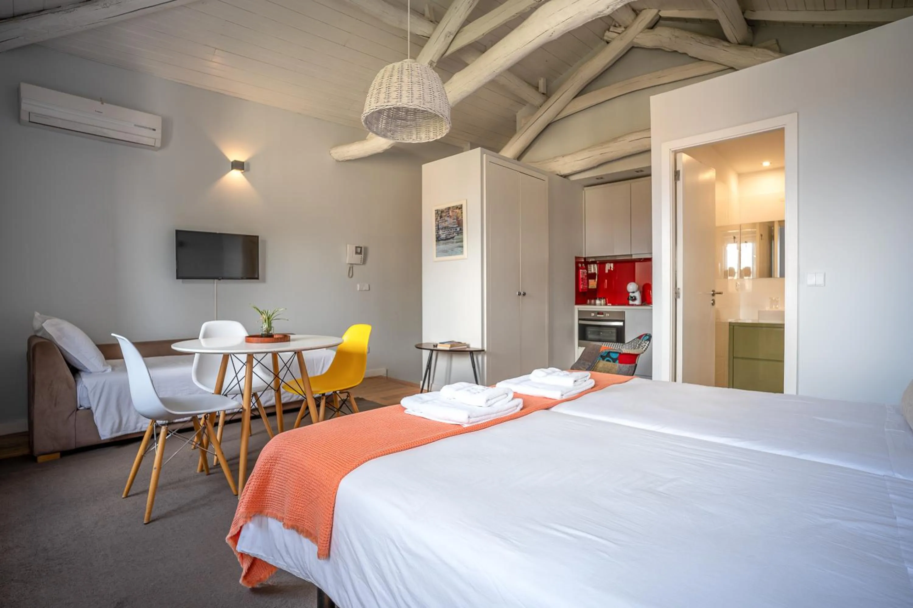 Bed in Oporto Trendy Apartments